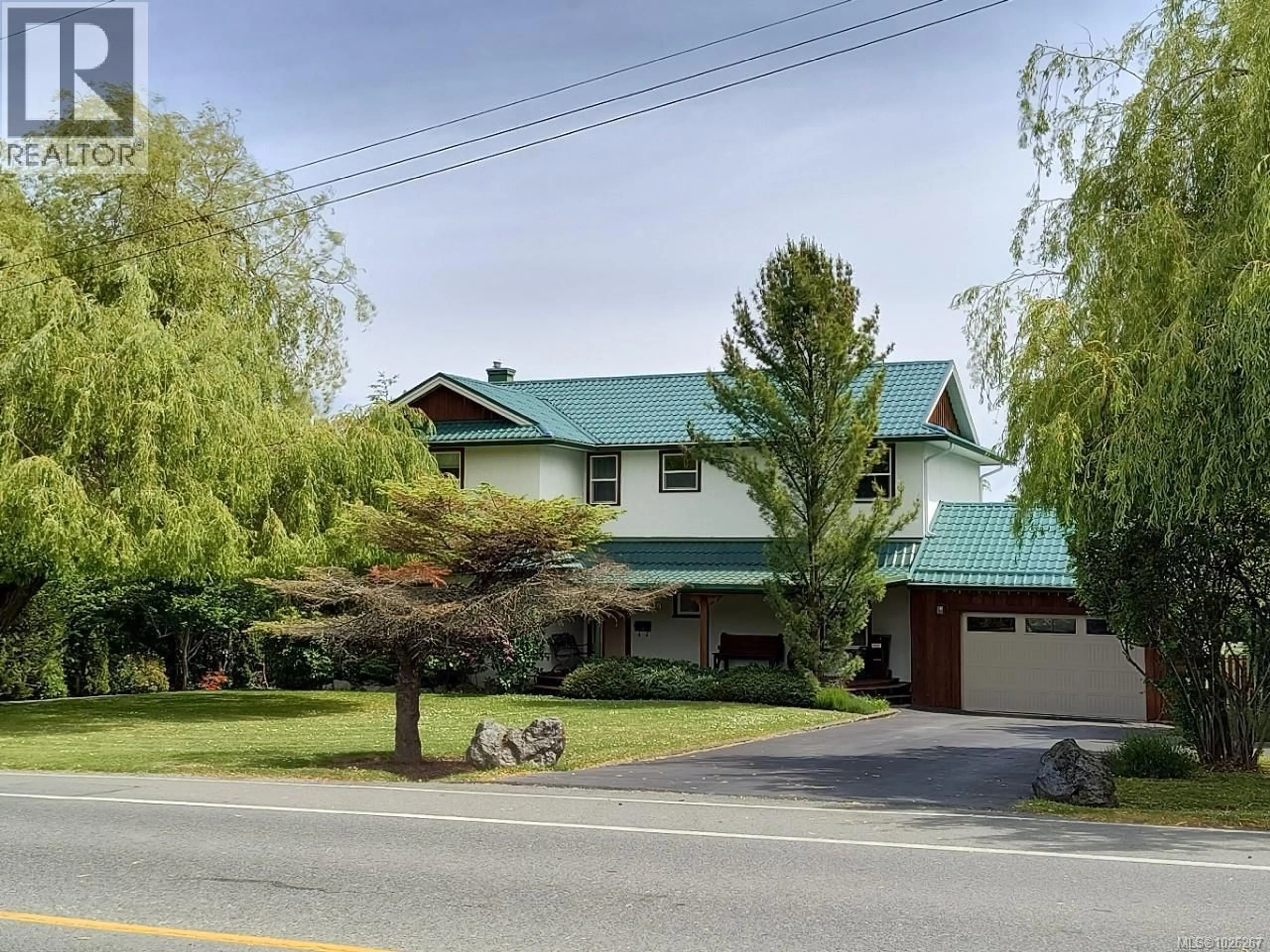 A pic from outside/outdoor area/front of a property/back of a property/a pic from drone, street for 9159 EAST SAANICH ROAD, North Saanich British Columbia V8L0H6