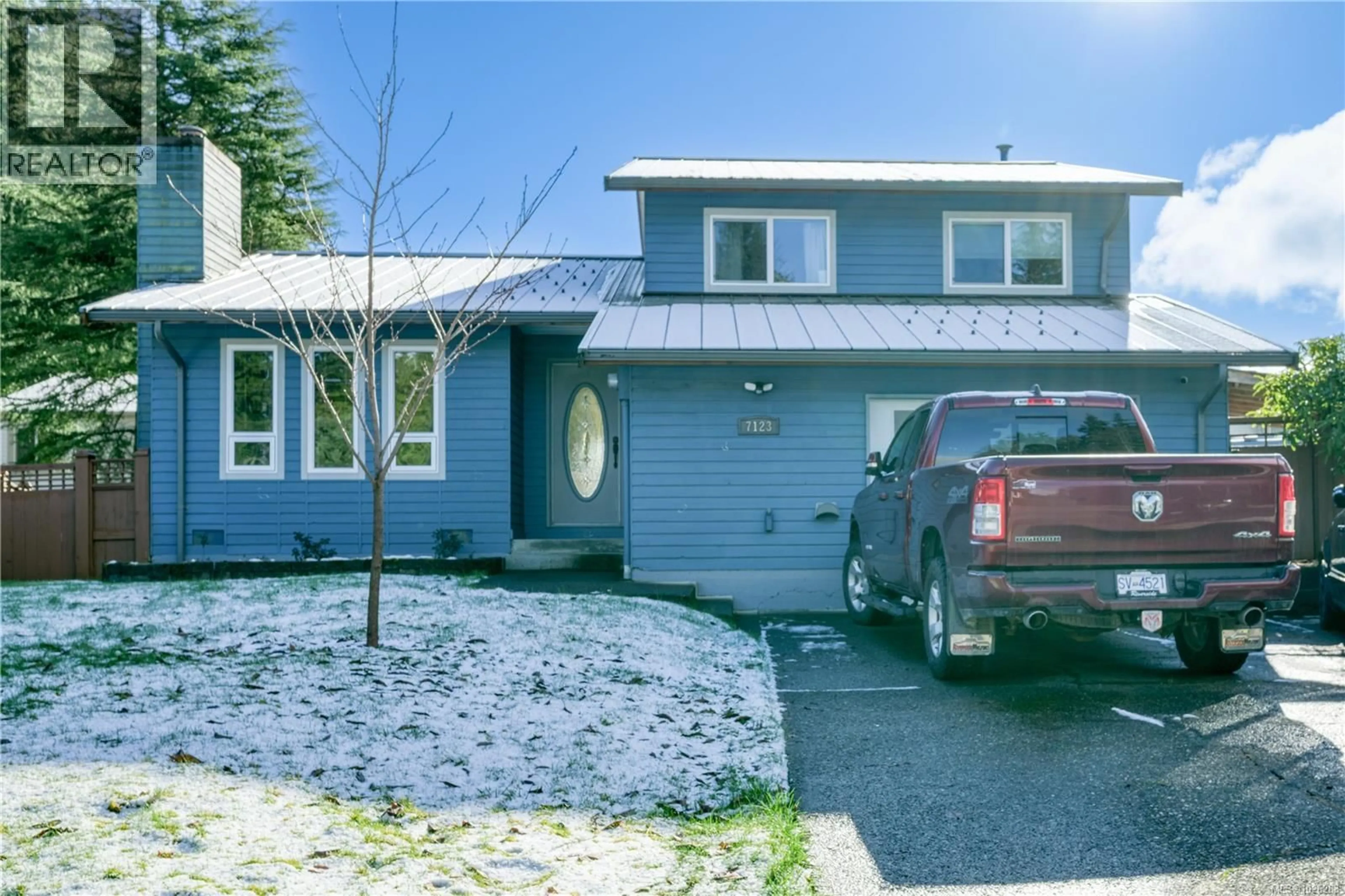 Home with vinyl exterior material, street for 7123 HIGHLAND DRIVE, Port Hardy British Columbia V0N2P0