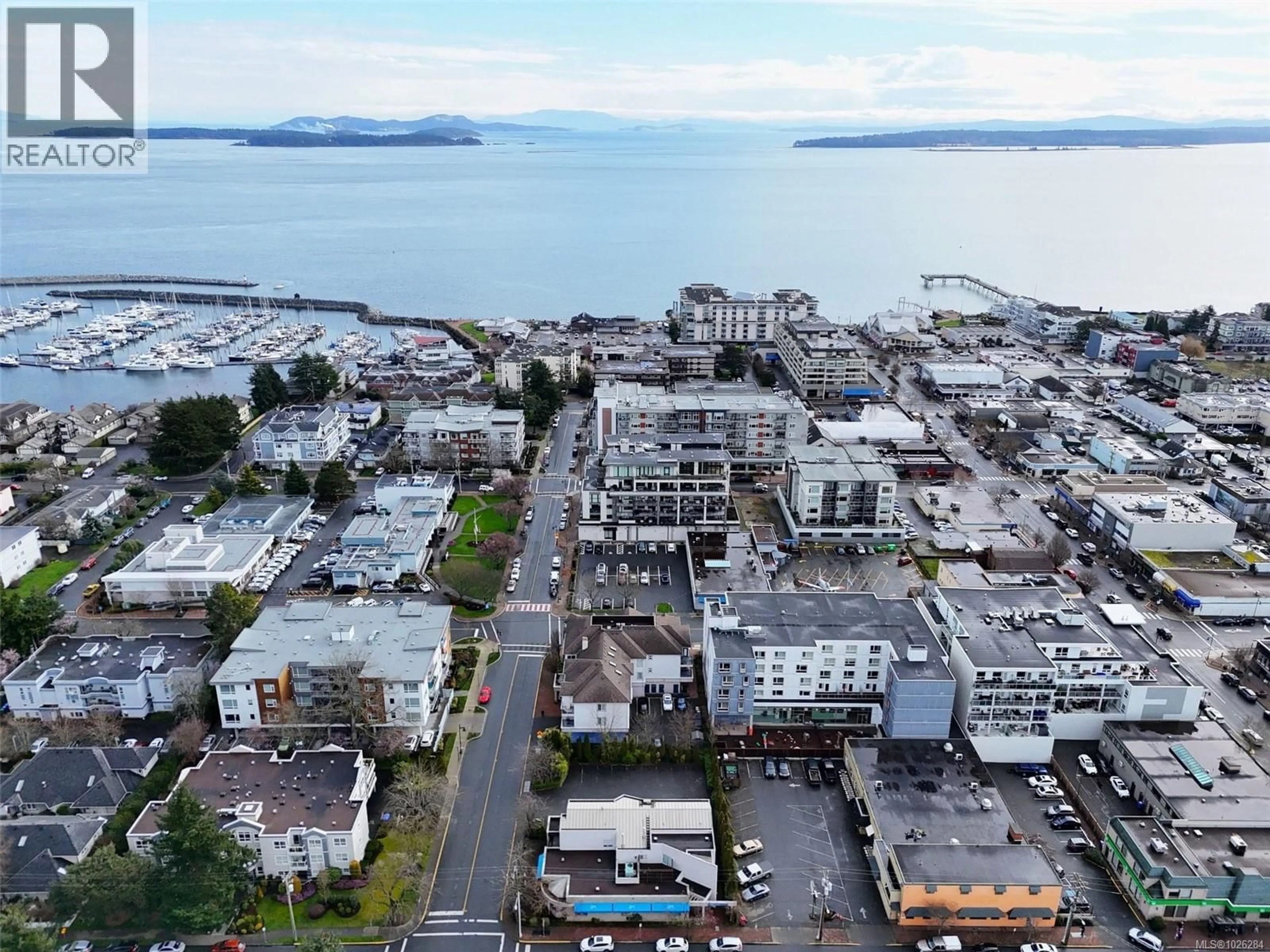 A pic from outside/outdoor area/front of a property/back of a property/a pic from drone, street for 301 - 2421 SIDNEY AVENUE, Sidney British Columbia V8L1Y8