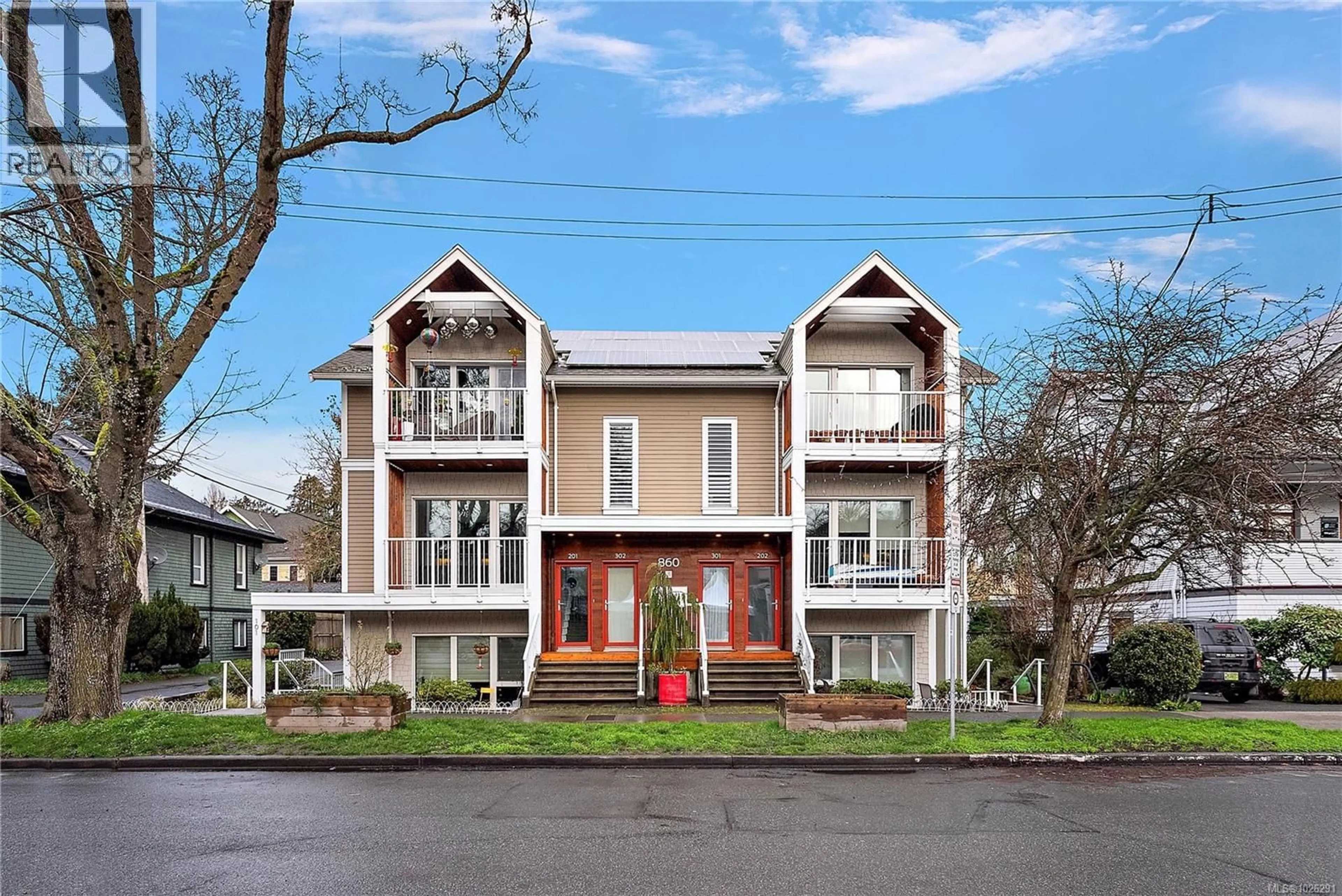 Home with brick exterior material, street for 201 - 860 QUEENS AVENUE, Victoria British Columbia V8T1M5