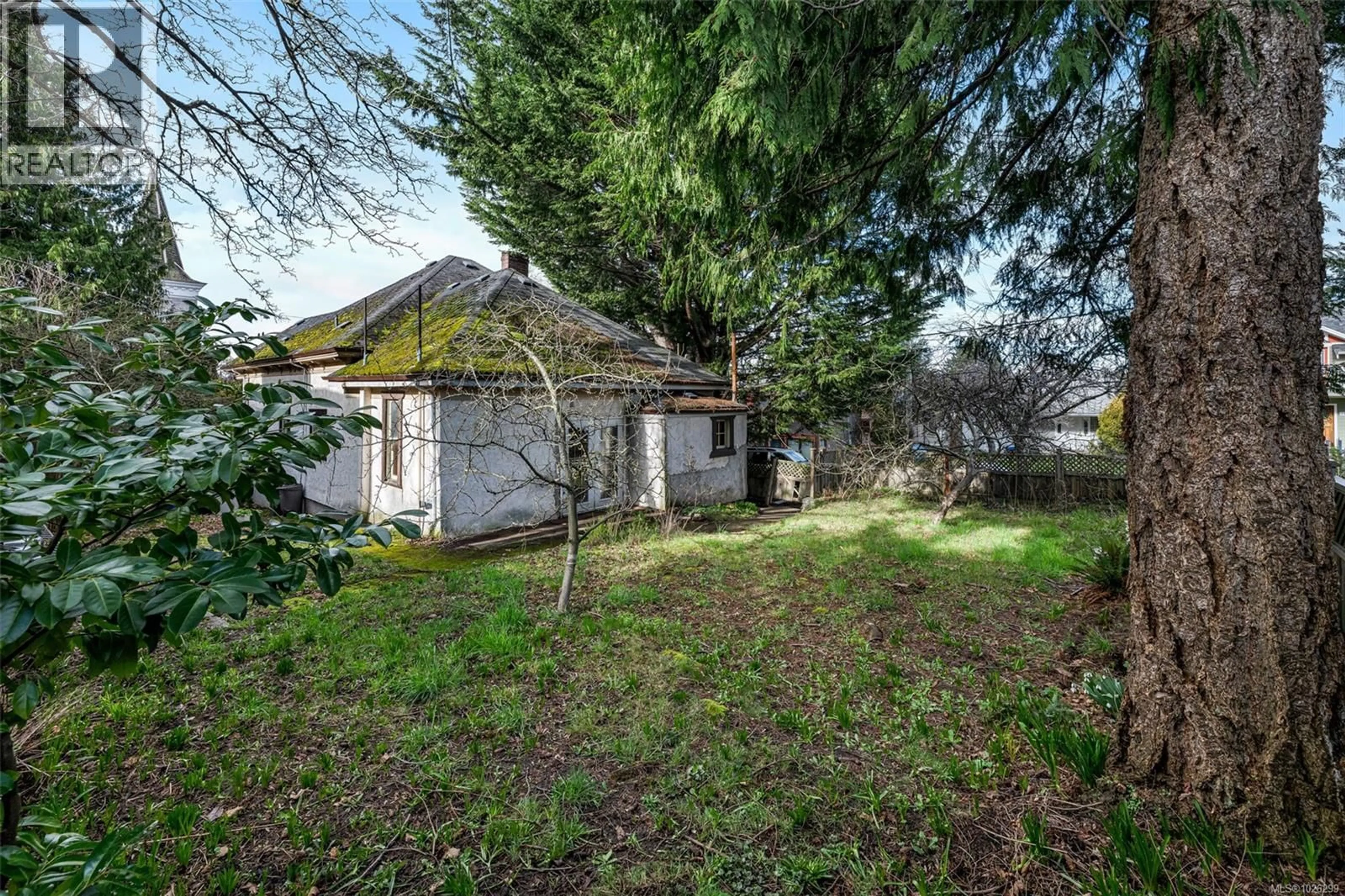 Unknown for 2127 CHAMBERS STREET, Victoria British Columbia V8T3L1