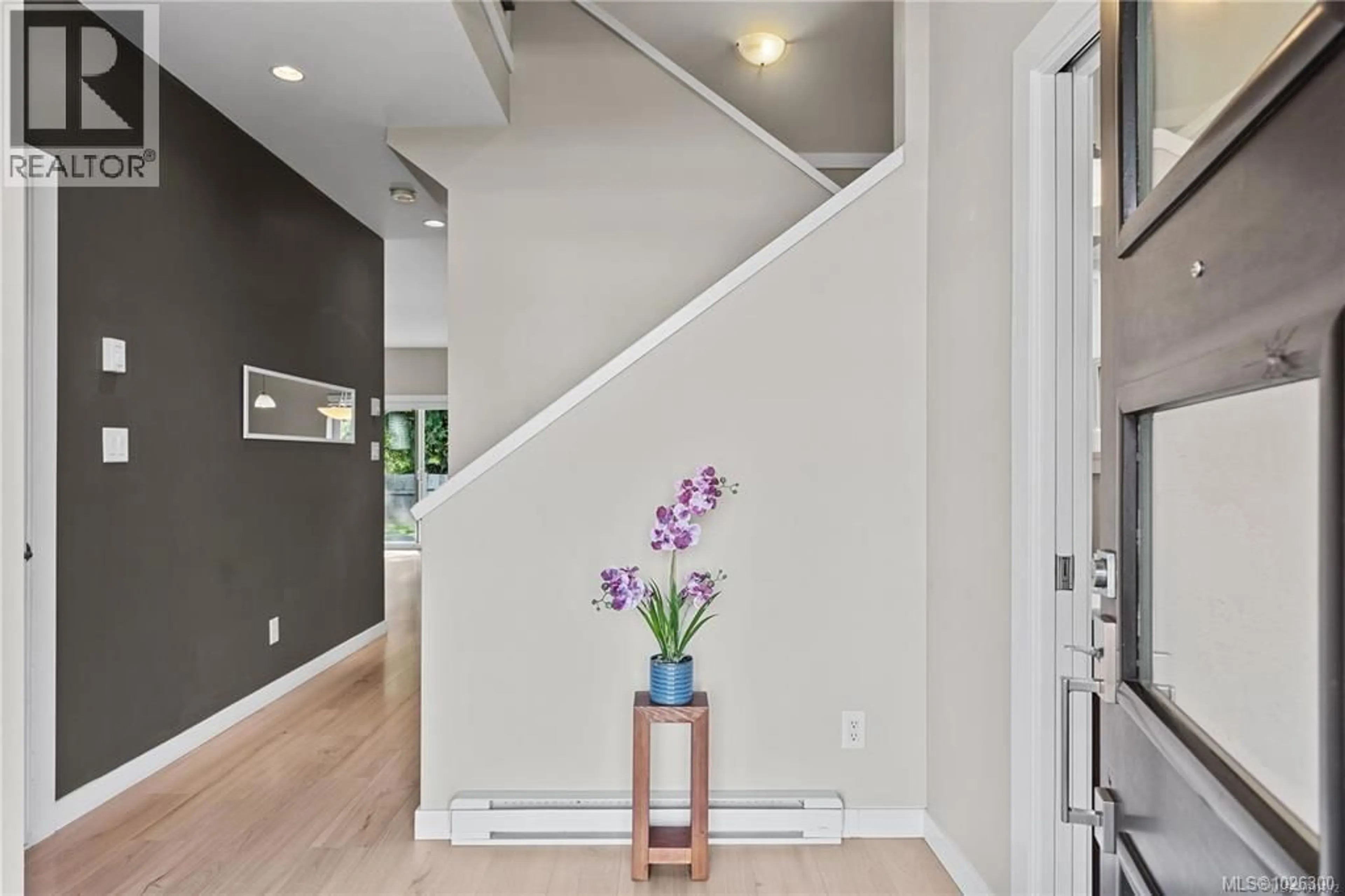 Indoor entryway for 6554 STEEPLE CHASE, Sooke British Columbia V9Z0W3