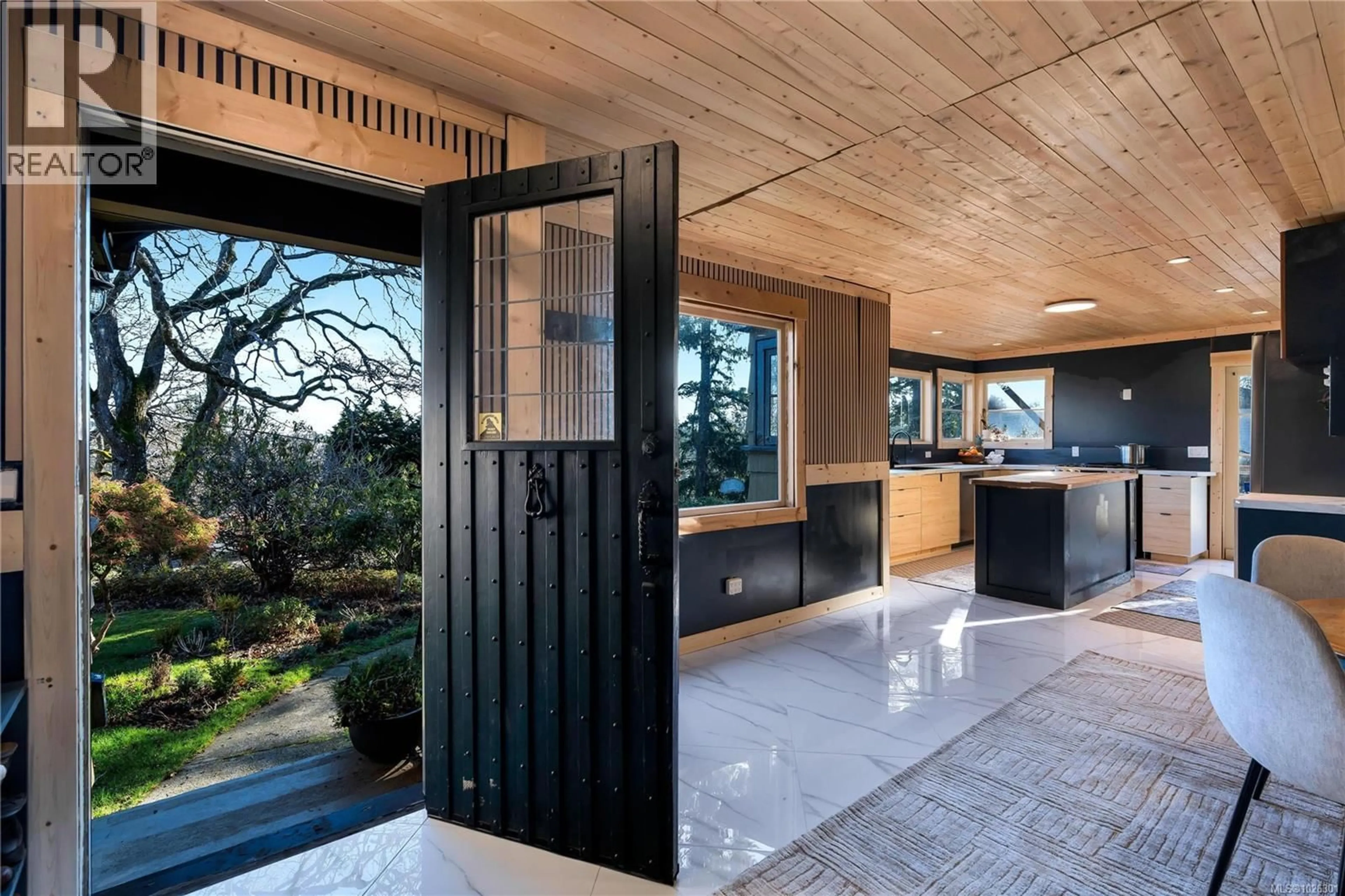 Unknown for 3580 DONCASTER DRIVE, Saanich British Columbia V8P3W3