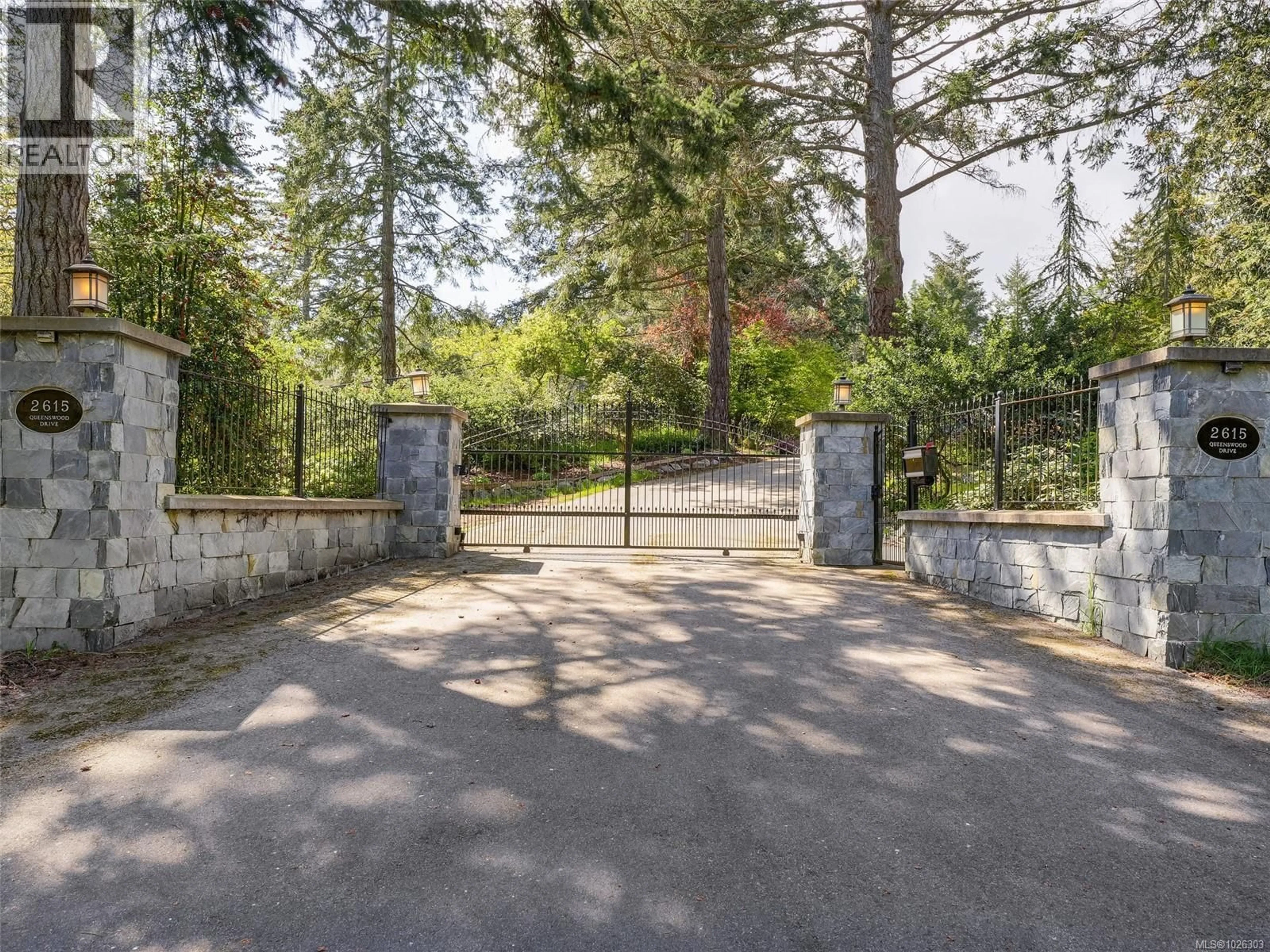 Unknown for 2615 QUEENSWOOD DRIVE, Saanich British Columbia V8N1X6