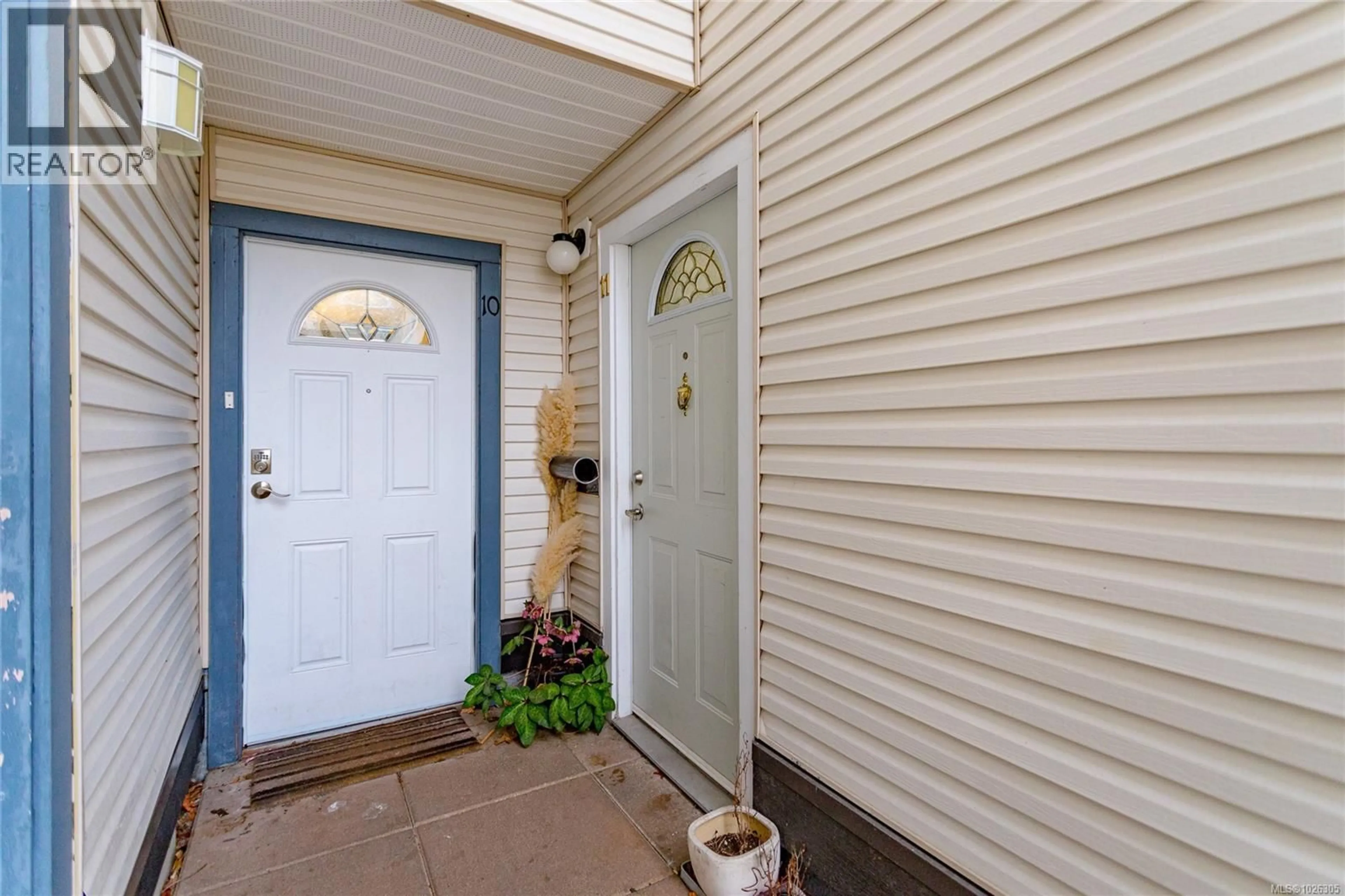 Indoor entryway for 11 - 333 ROBERT STREET, Victoria British Columbia V9A3L3