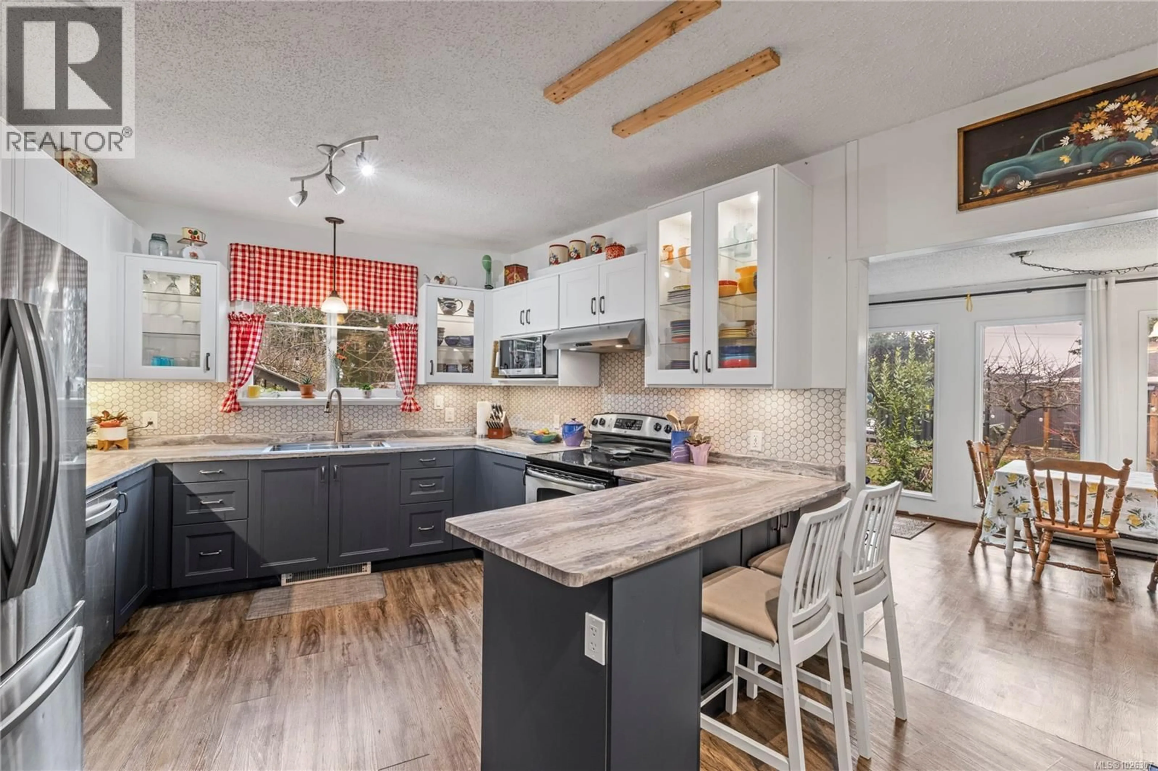 Open concept kitchen, unknown for 2258 ASHLEE ROAD, Nanaimo British Columbia V9R5K3