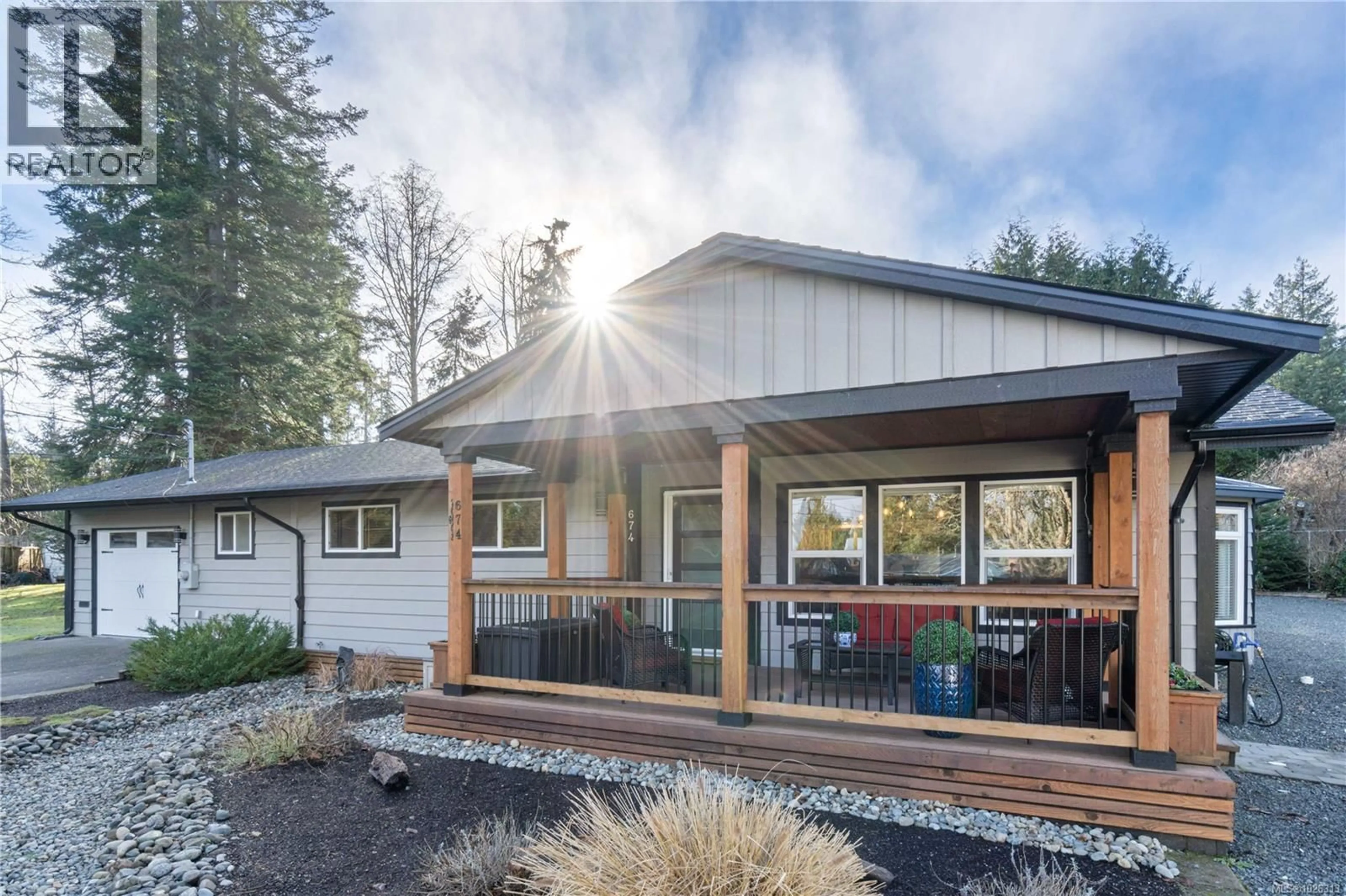 Home with vinyl exterior material, unknown for 674 HAWTHORNE RISE, Parksville British Columbia V9P2A1