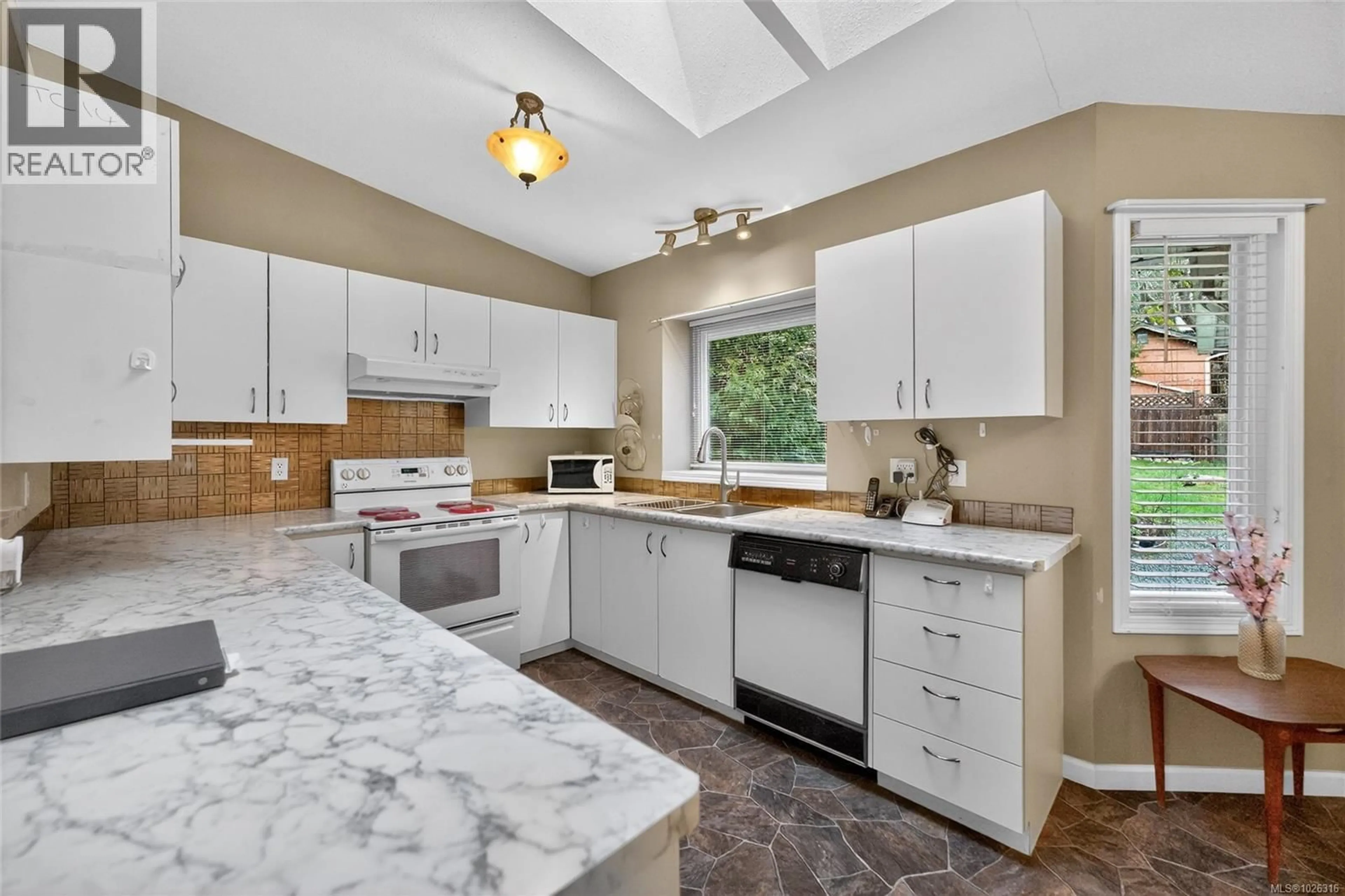 Open concept kitchen, ceramic/tile floor for 2462 NADELY CRESCENT, Nanaimo British Columbia V9T5T1