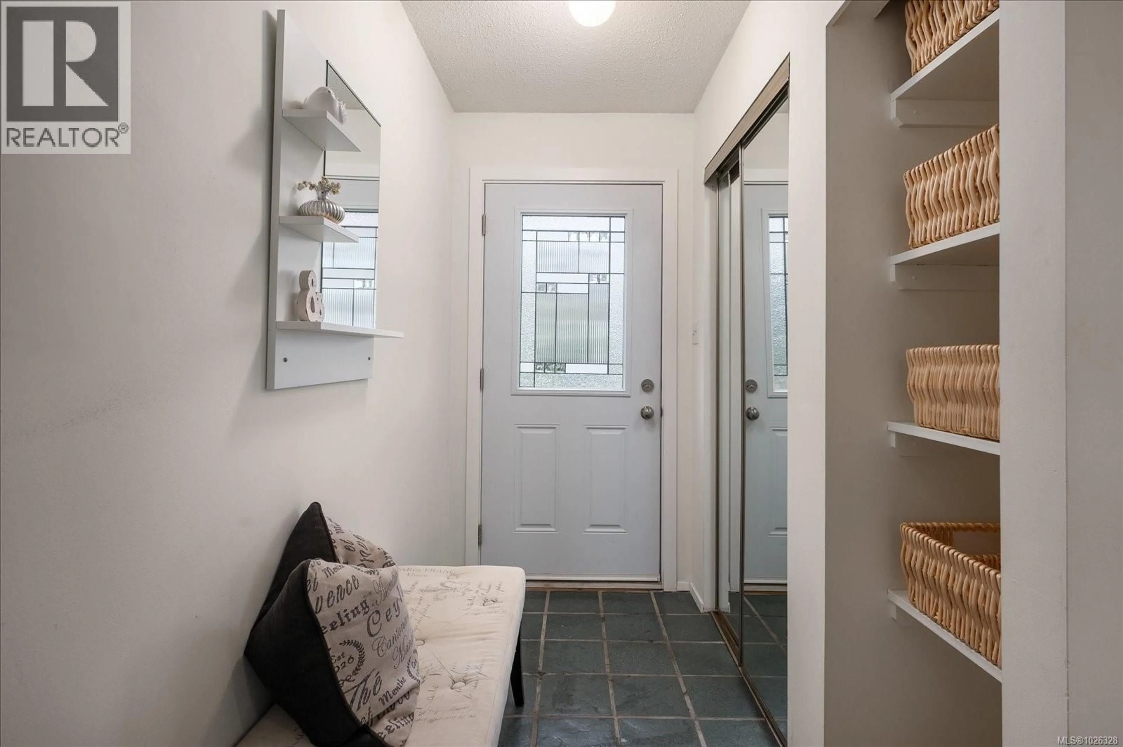 Indoor entryway for 2624 WILLOW GROUSE CRESCENT, Nanaimo British Columbia V9T3T6