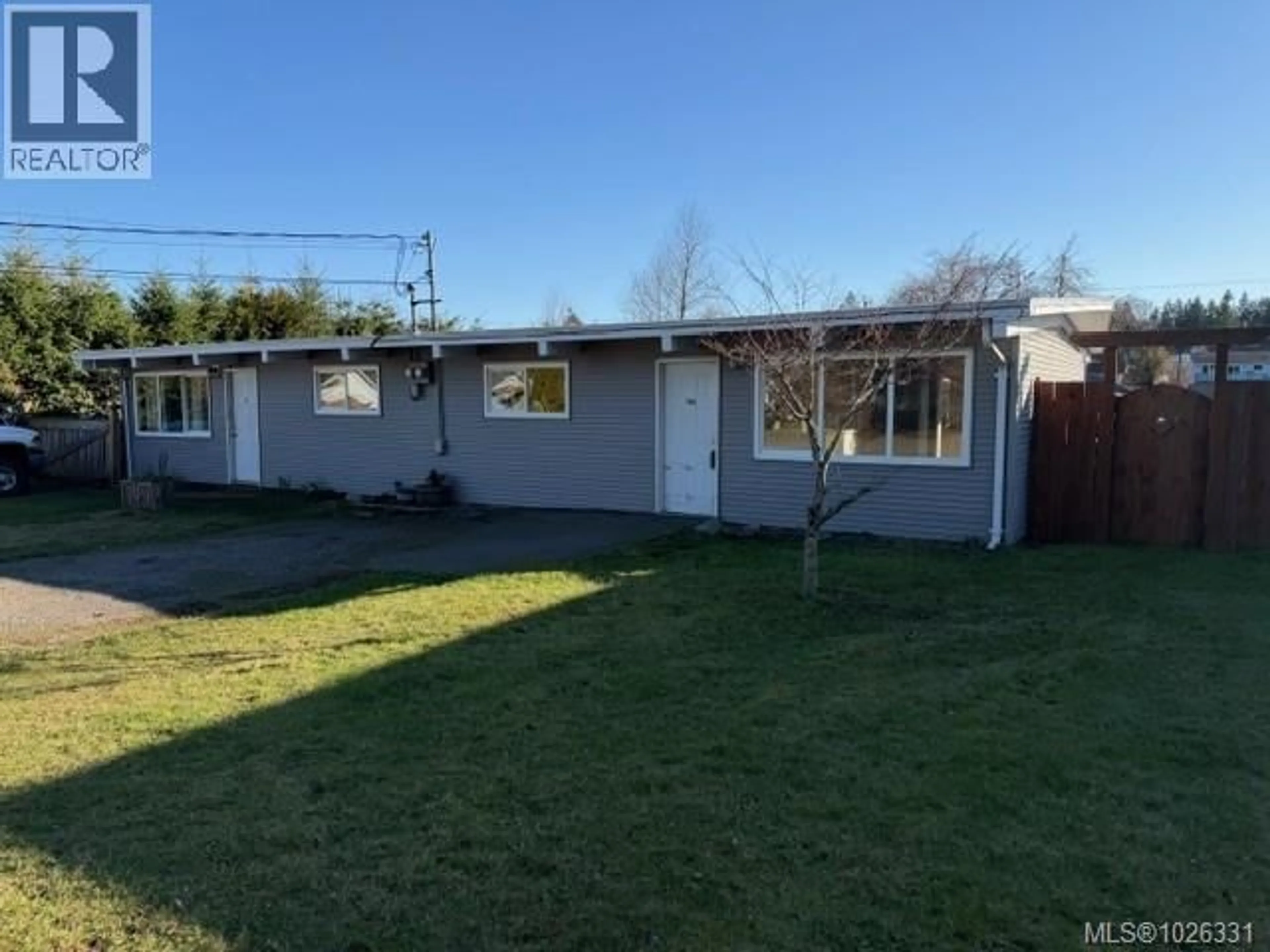 Home with vinyl exterior material, street for 202/204 MARKS AVENUE, Parksville British Columbia V9P1L8