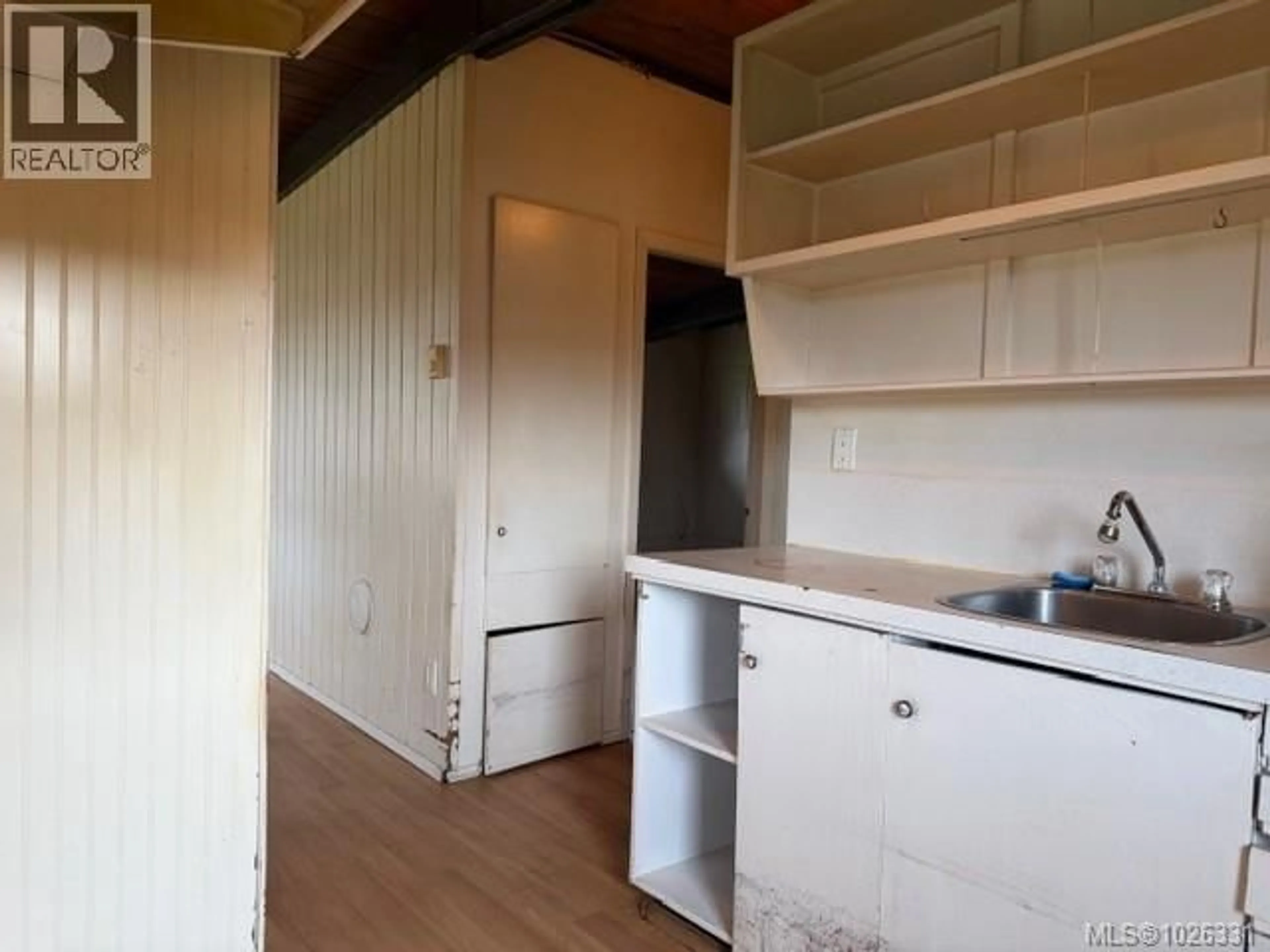 Standard kitchen, wood/laminate floor for 202/204 MARKS AVENUE, Parksville British Columbia V9P1L8
