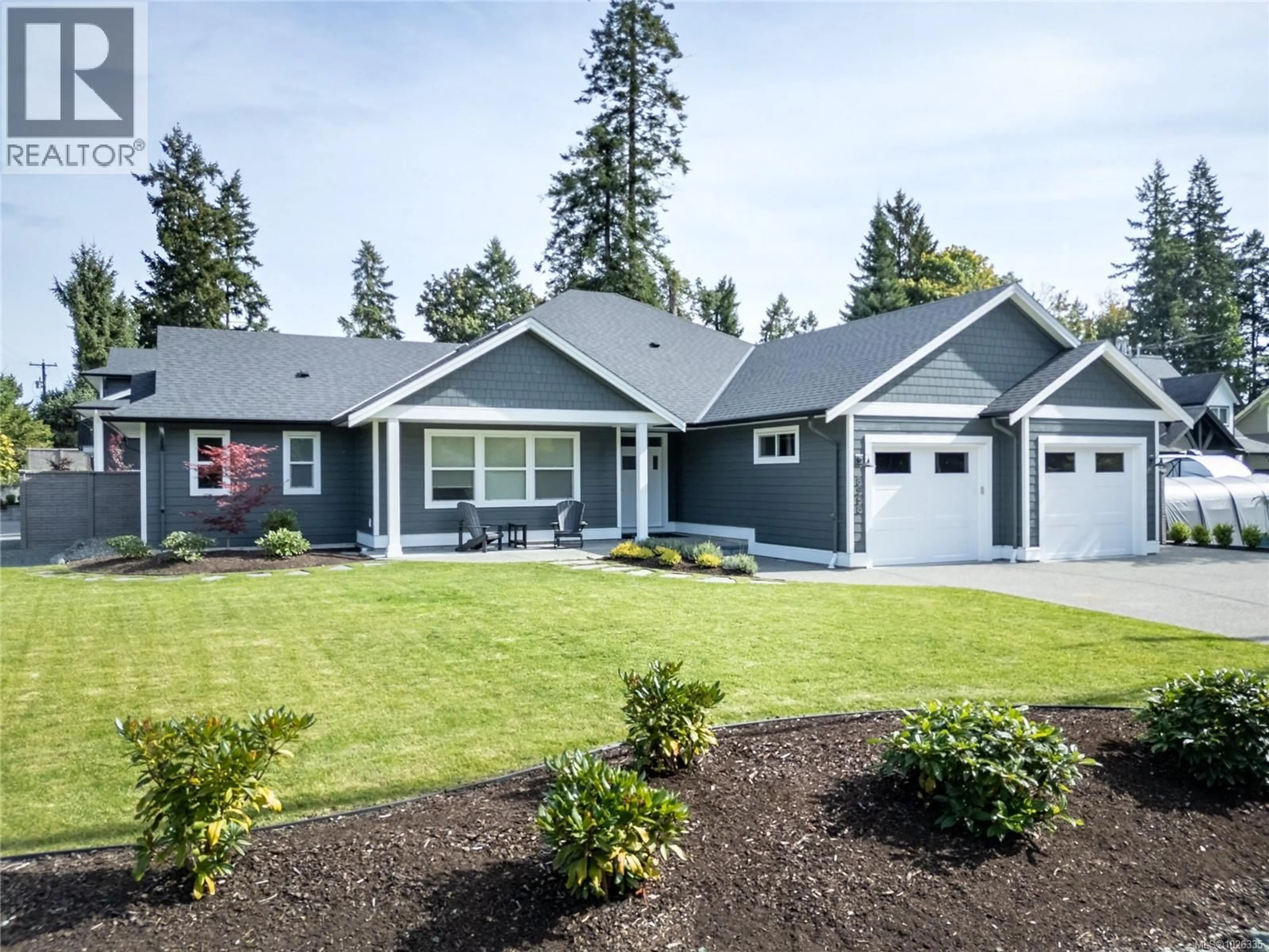 Home with vinyl exterior material, street for 8968 HENDERSON AVENUE, Black Creek British Columbia V9J1A4