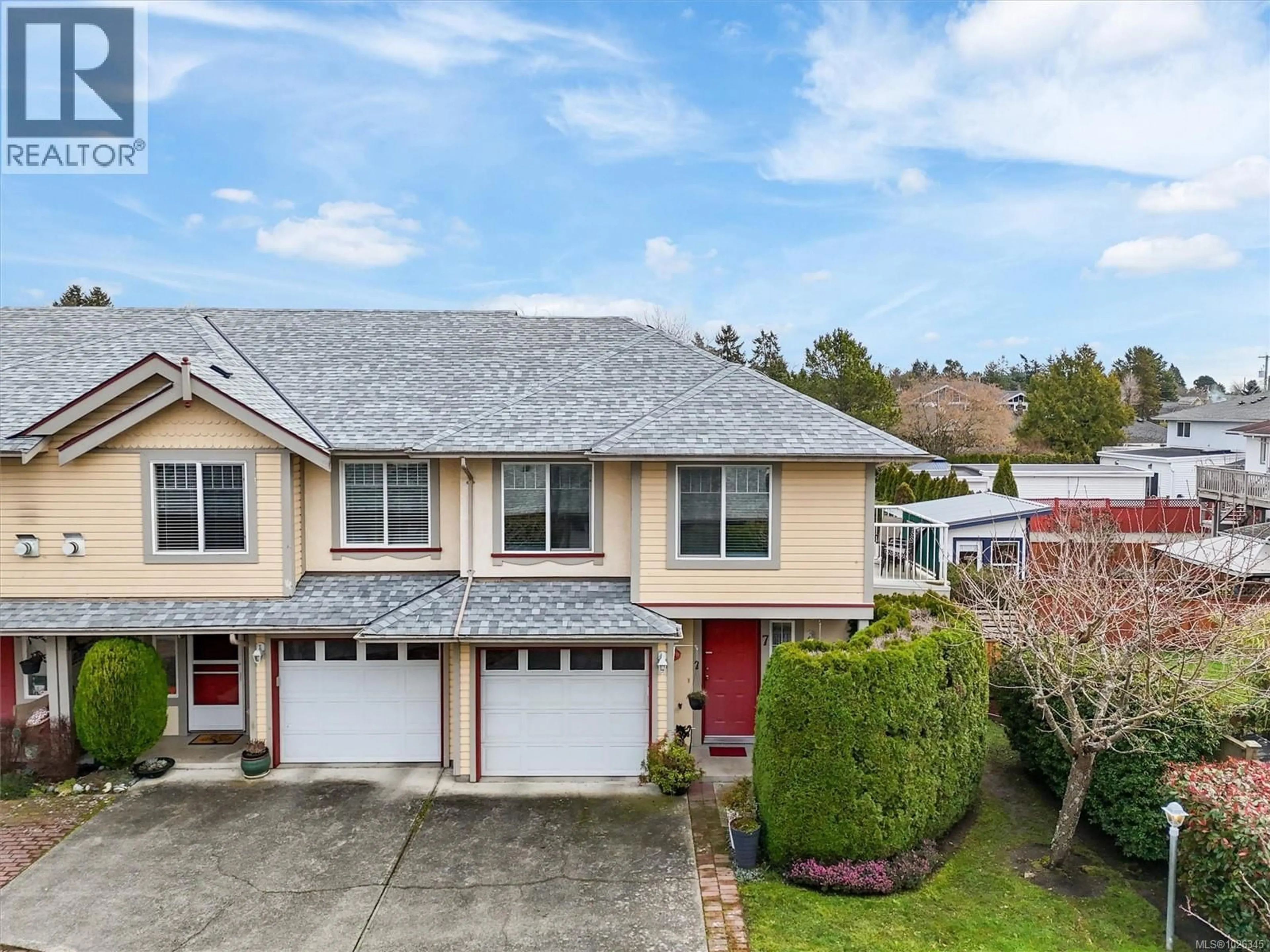 A pic from outside/outdoor area/front of a property/back of a property/a pic from drone, street for 7 - 2715 SHELBOURNE STREET, Victoria British Columbia V8R4M3