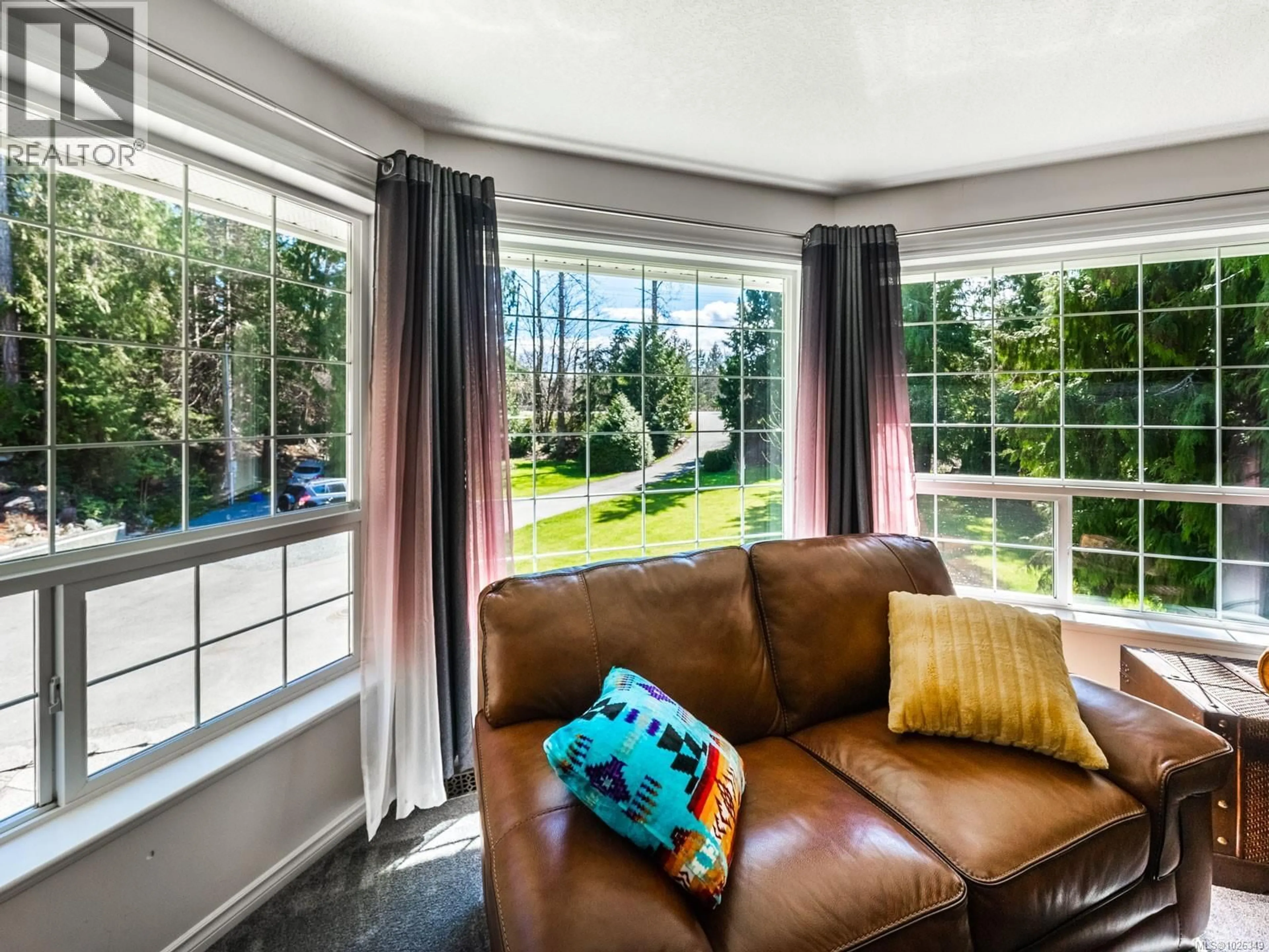Living room with furniture, unknown for 1930 HARMAC ROAD, Nanaimo British Columbia V9X1L3