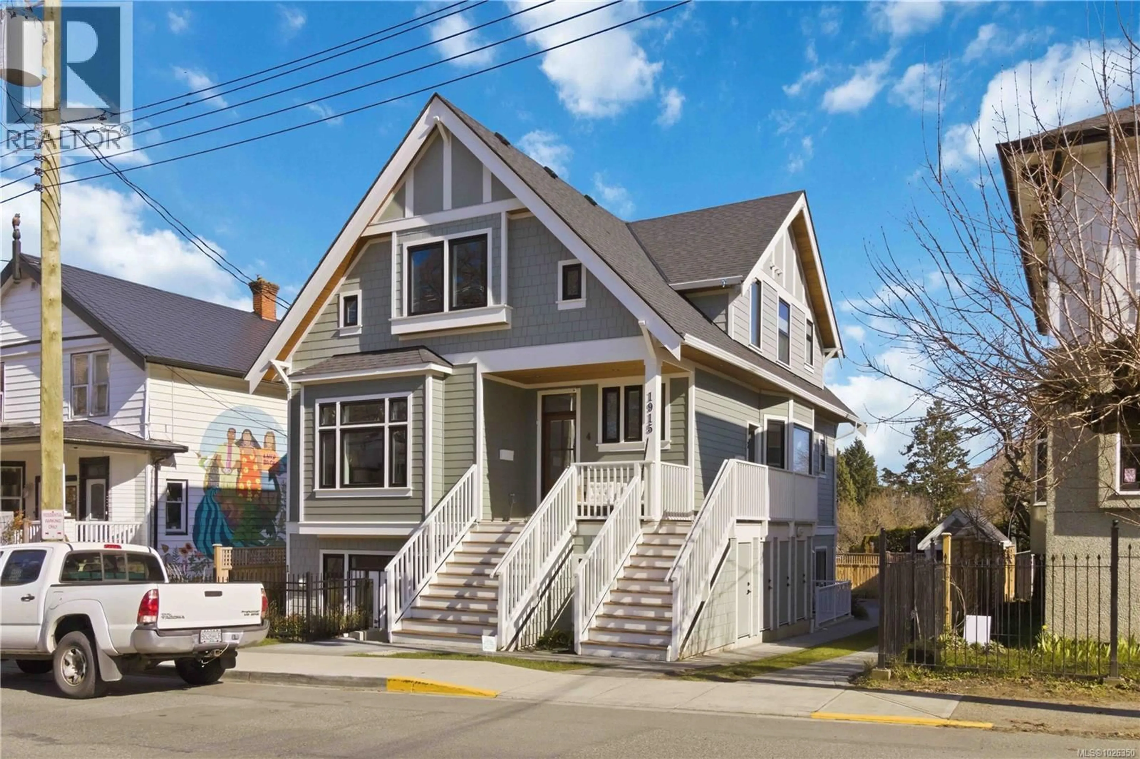 Home with vinyl exterior material, street for 1 - 1915 FERNWOOD ROAD, Victoria British Columbia V8T2Y6