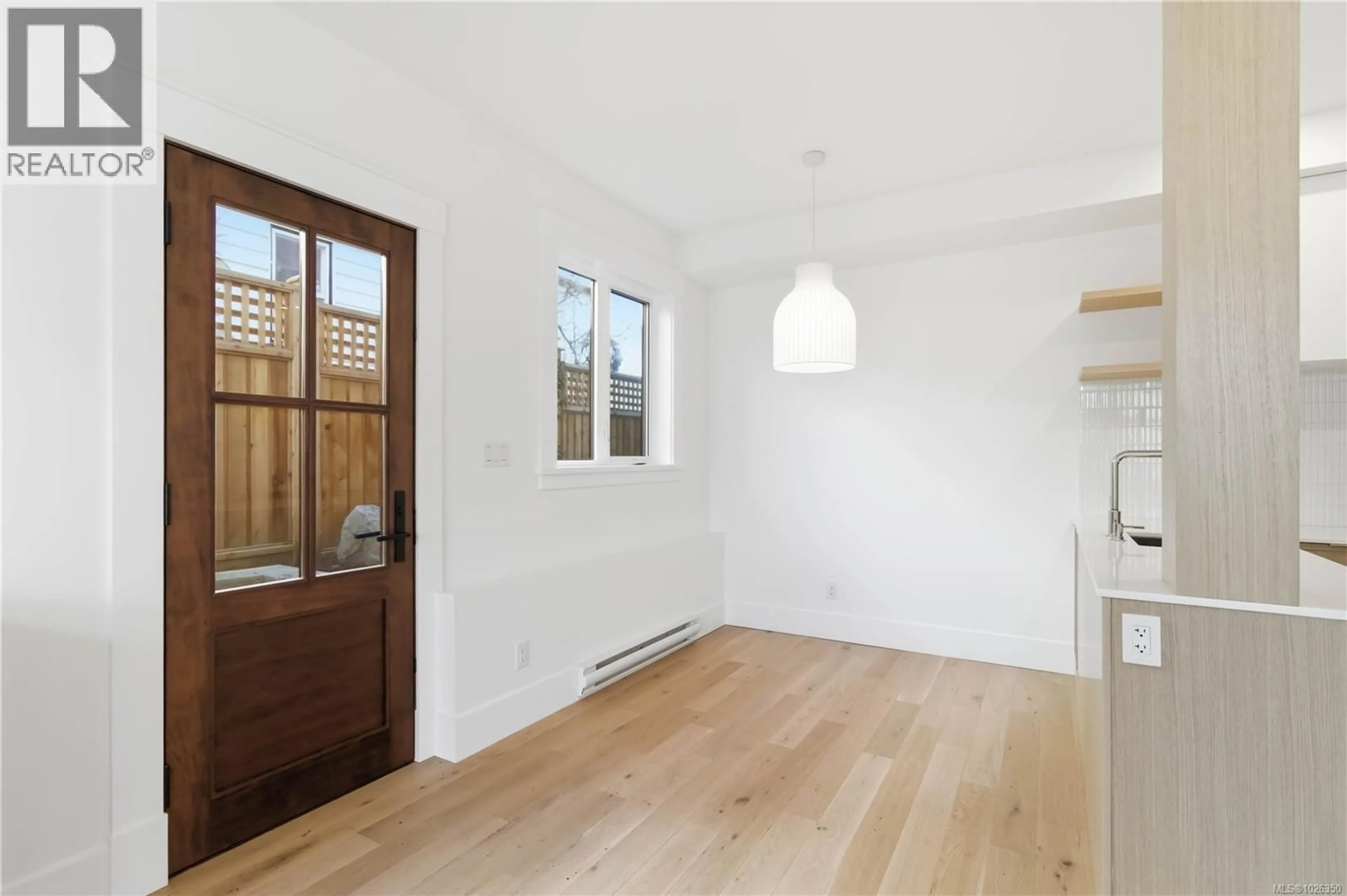 A pic of a room for 1 - 1915 FERNWOOD ROAD, Victoria British Columbia V8T2Y6