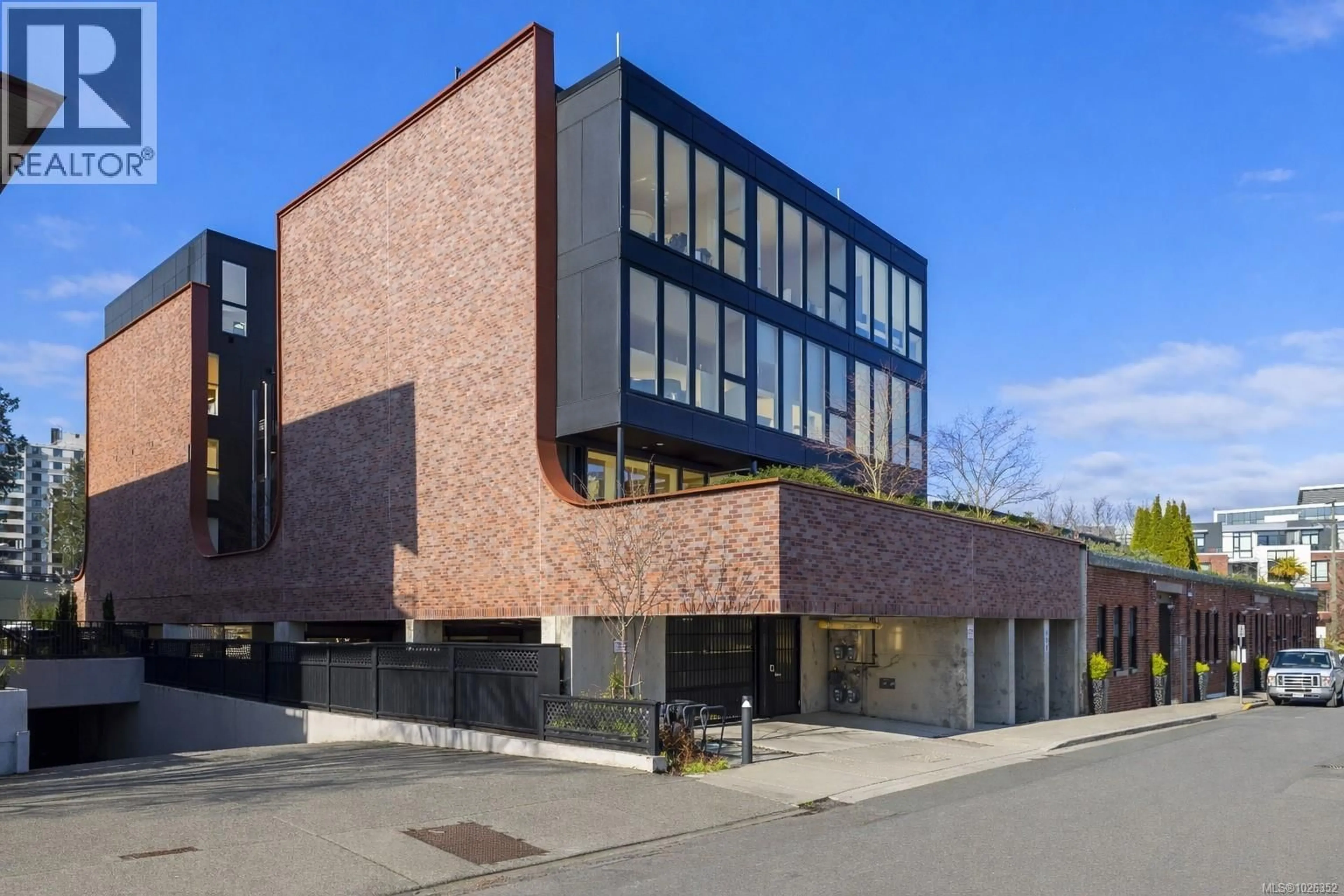 Home with brick exterior material, building for 402 - 430 PARRY STREET, Victoria British Columbia V8V2H7