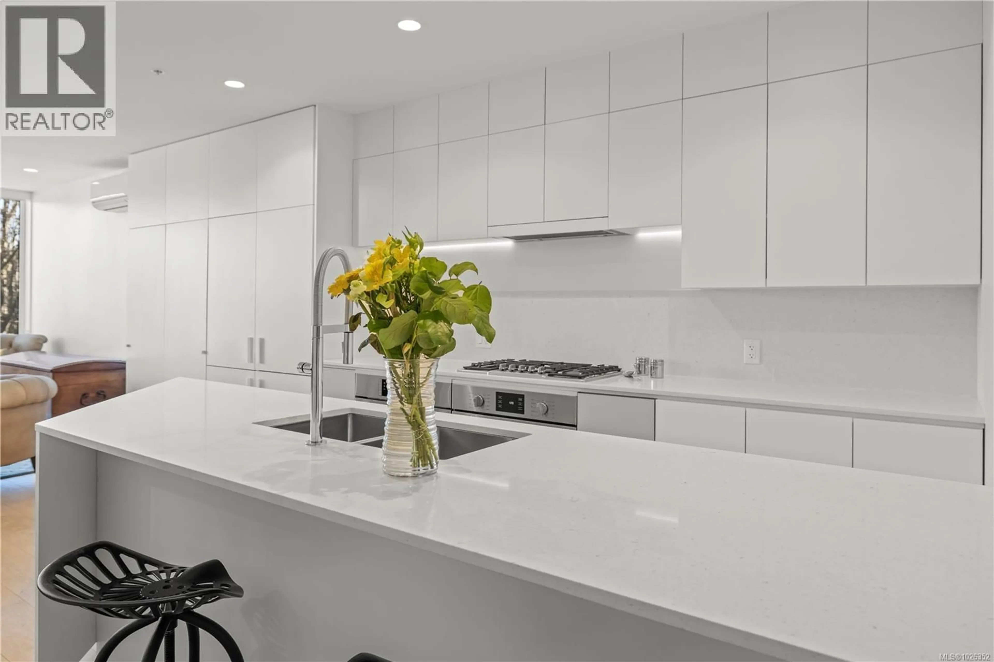 Contemporary kitchen, ceramic/tile floor for 402 - 430 PARRY STREET, Victoria British Columbia V8V2H7
