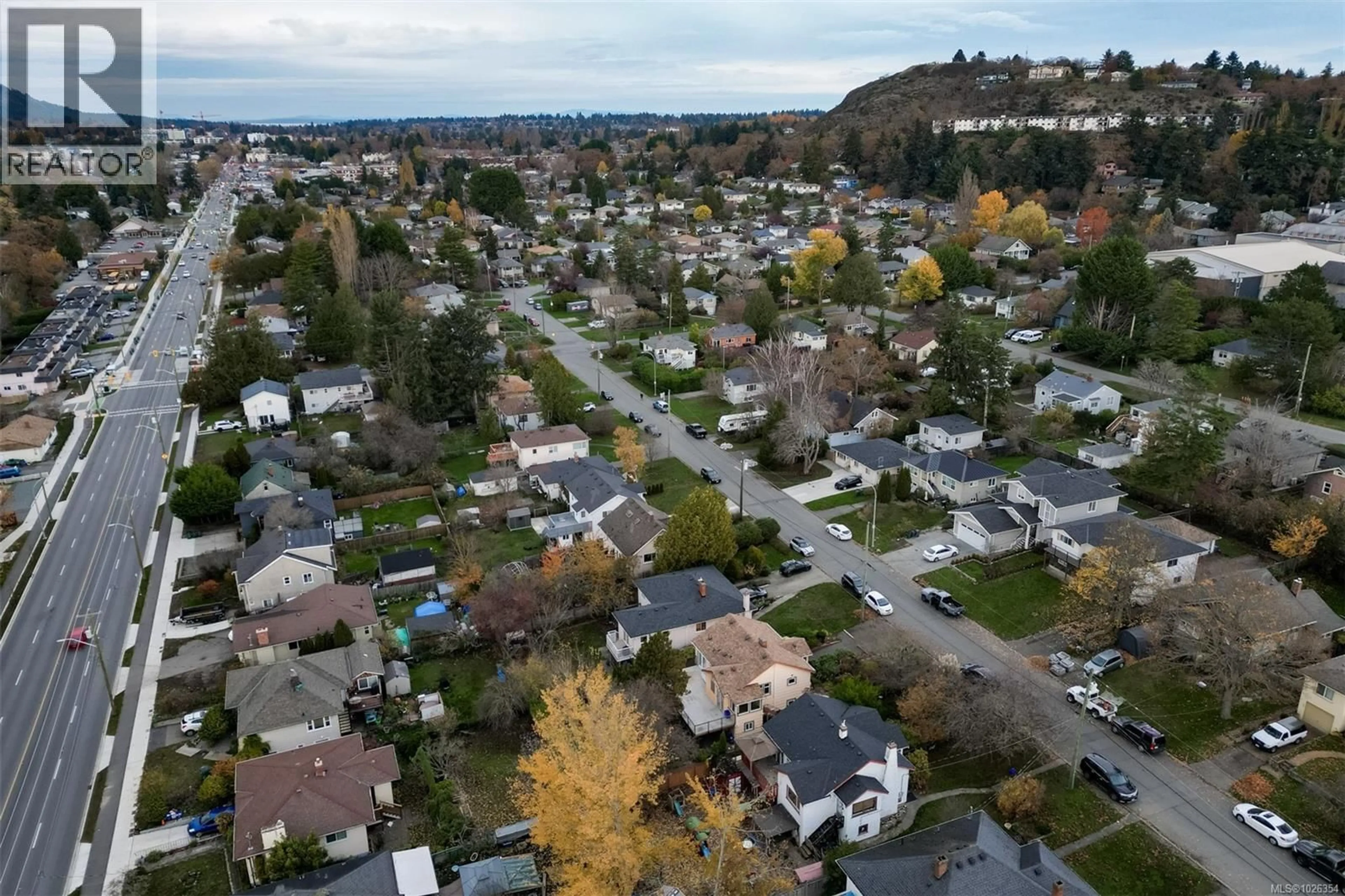 A pic from outside/outdoor area/front of a property/back of a property/a pic from drone, street for 3312 KINGSLEY STREET, Saanich British Columbia V8P4J9