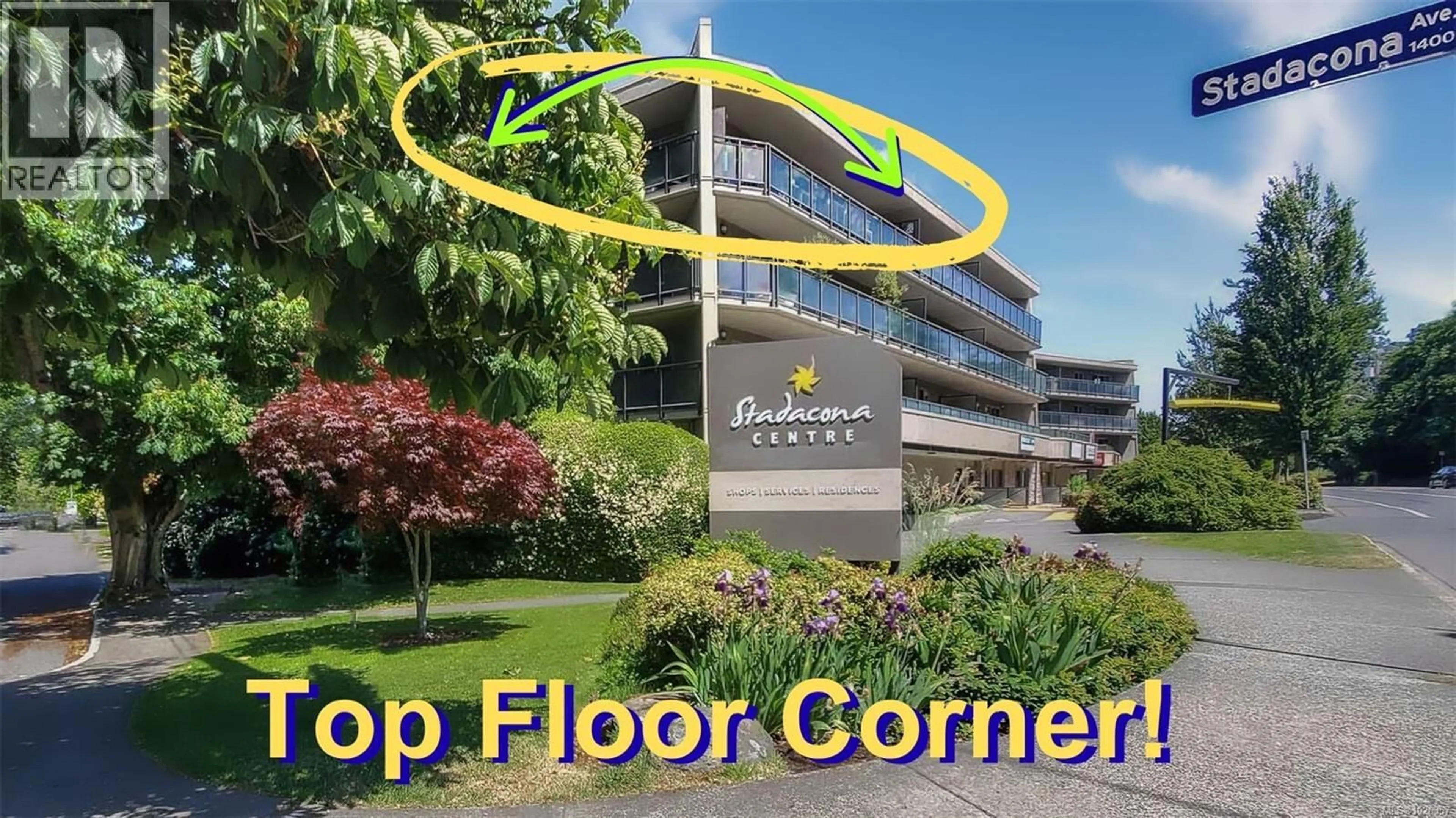 Indoor foyer for 414 - 1419 STADACONA AVENUE, Victoria British Columbia V8S5J3