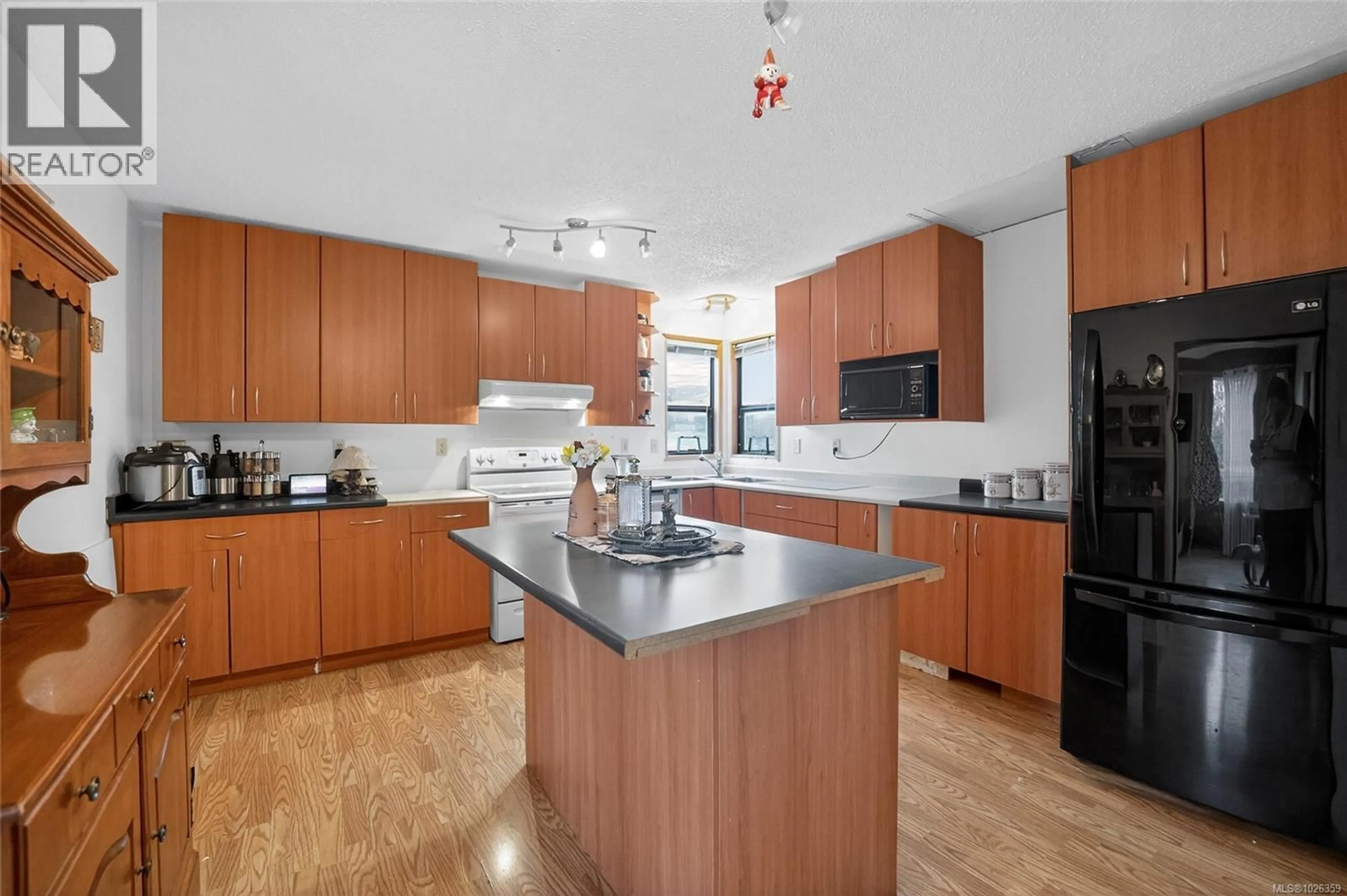 Standard kitchen, unknown for 10875 GRANDVIEW ROAD, Saltair British Columbia V0R2E0