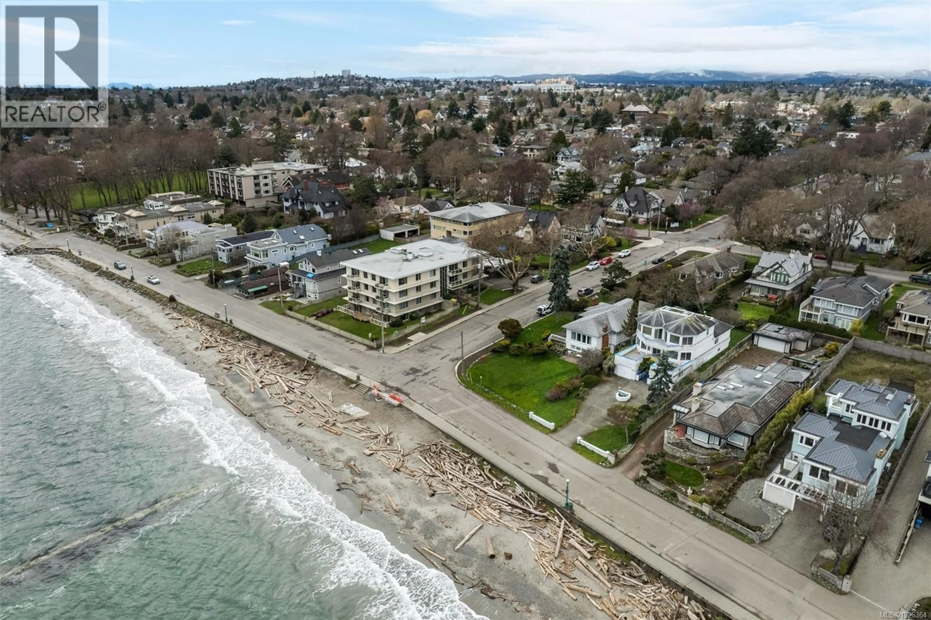 A pic from outside/outdoor area/front of a property/back of a property/a pic from drone, water/lake/river/ocean view for 2524 ESPLANADE, Oak Bay British Columbia V8R2W3