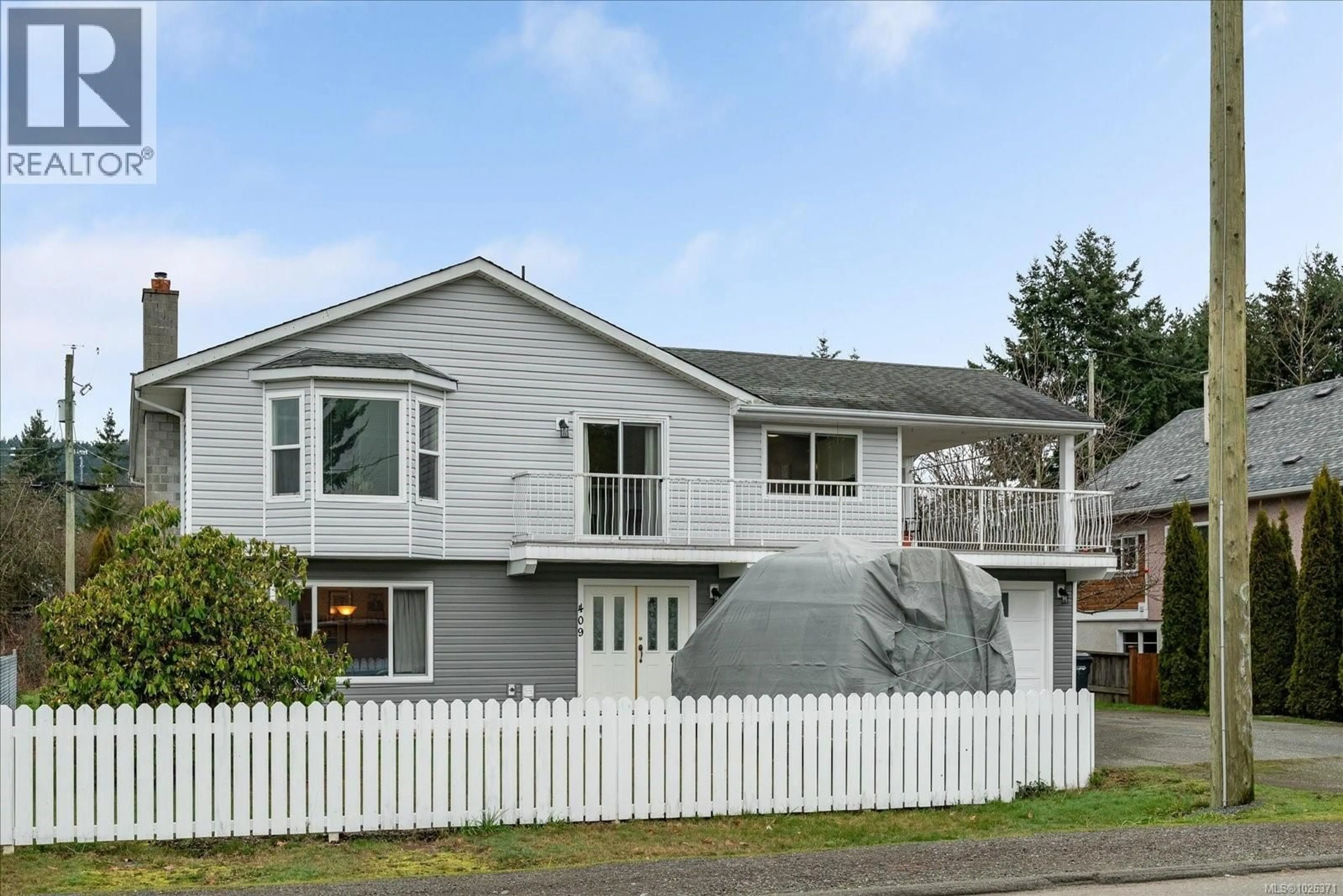 Home with vinyl exterior material, street for 409 HOWARD AVENUE, Nanaimo British Columbia V9R3S2