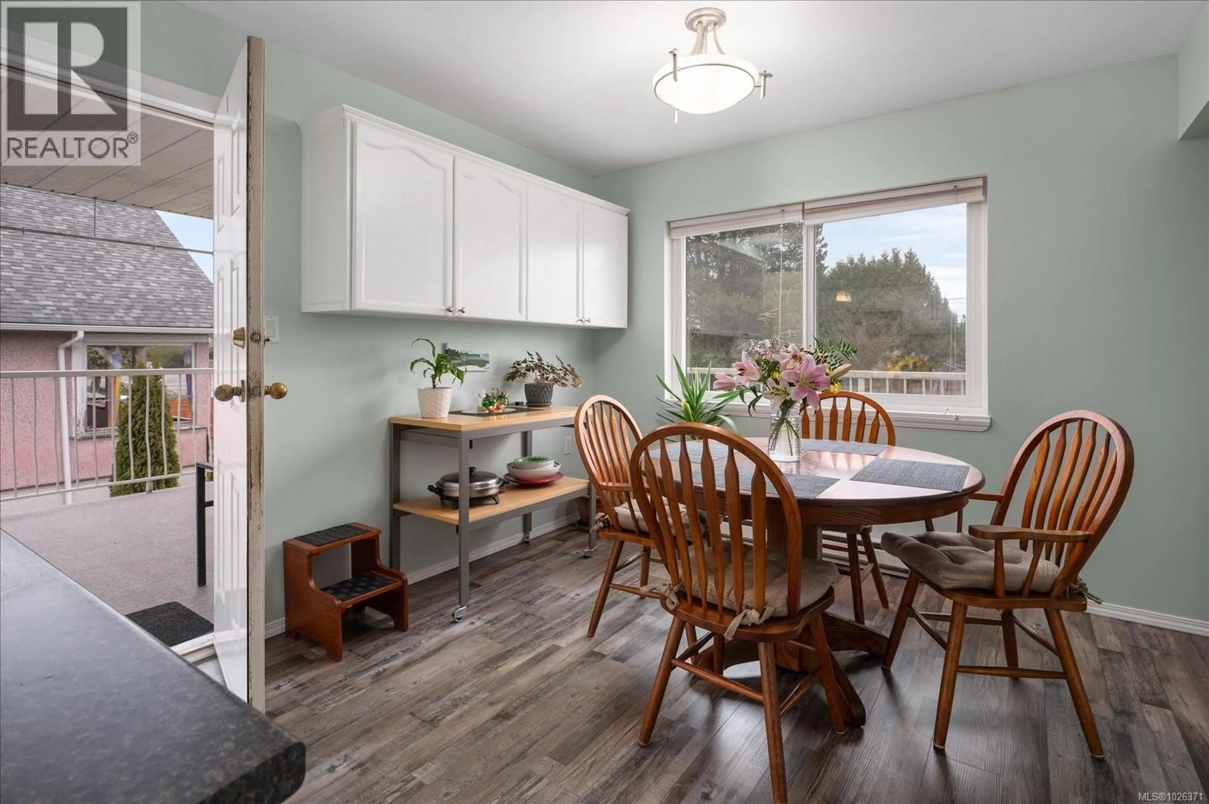 Dining room, wood/laminate floor for 409 HOWARD AVENUE, Nanaimo British Columbia V9R3S2