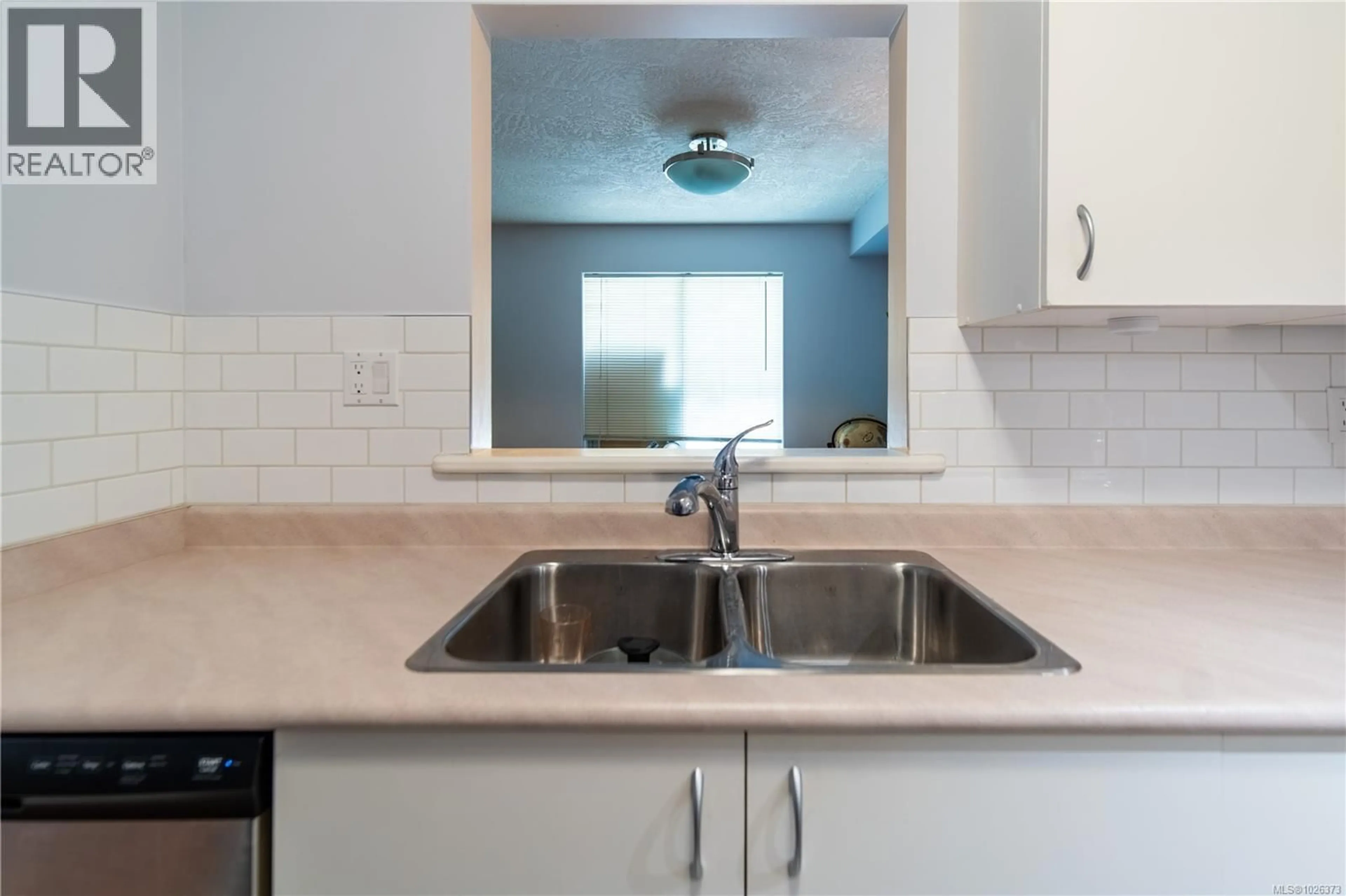 Standard kitchen, ceramic/tile floor for 304 - 832 FISGARD STREET, Victoria British Columbia V8W1S1