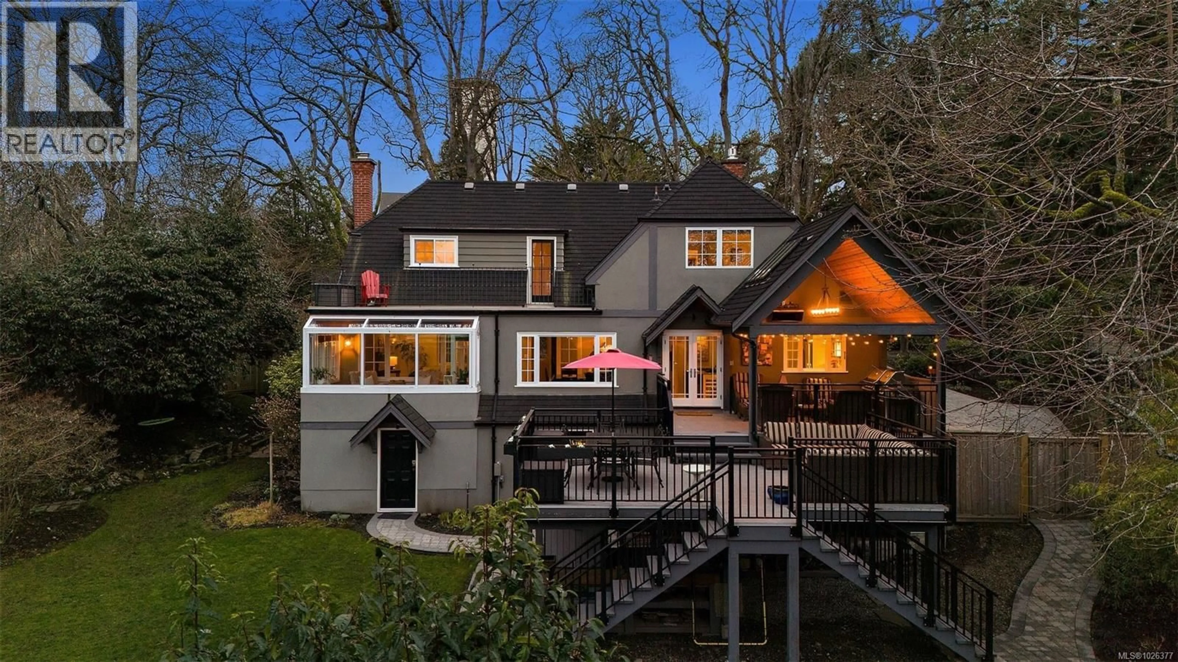 Unknown for 995 TERRACE AVENUE, Victoria British Columbia V8S3V2