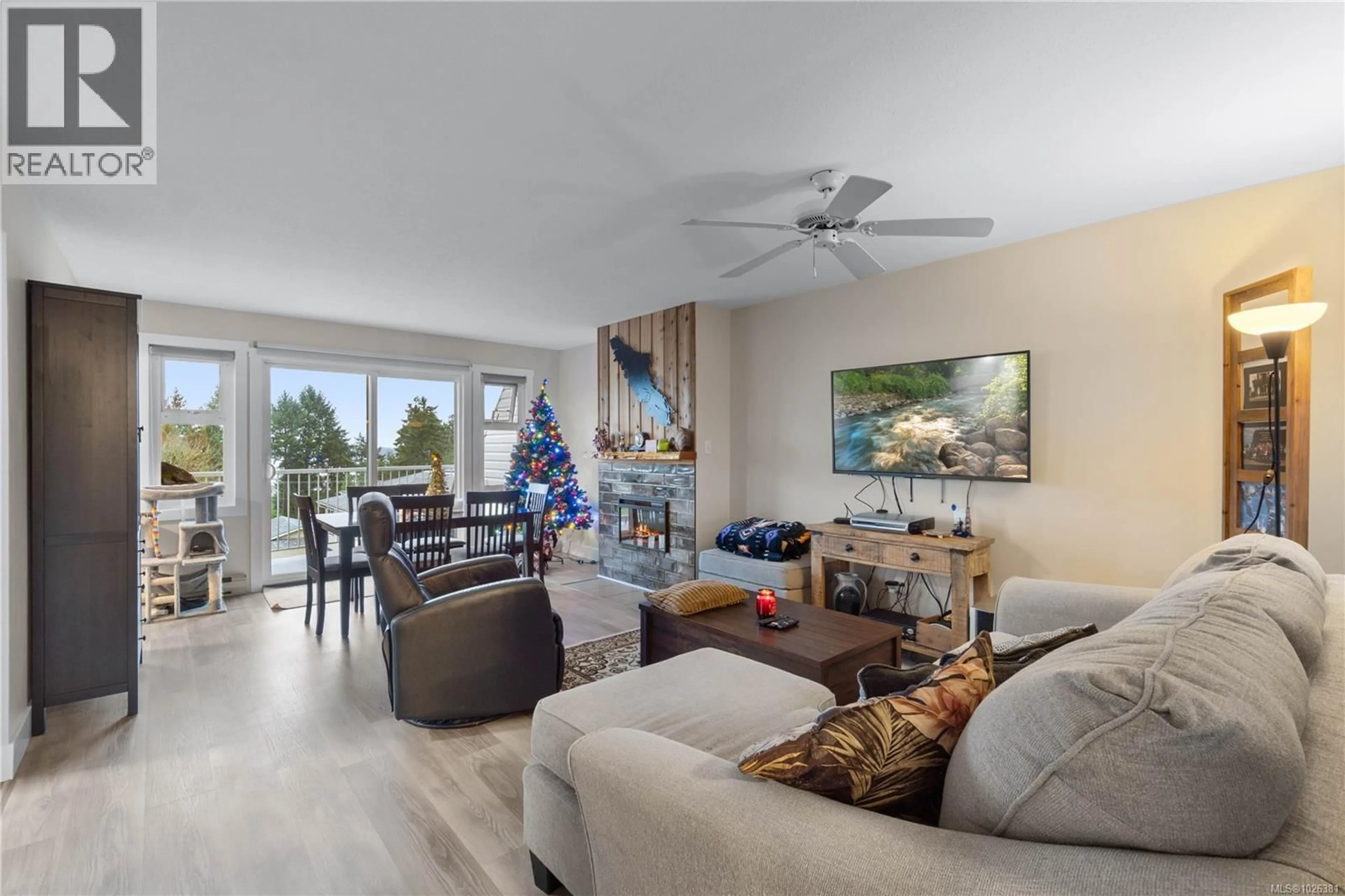 Living room with furniture, unknown for 368 PETROGLYPH CRESCENT, Nanaimo British Columbia V9R5K1