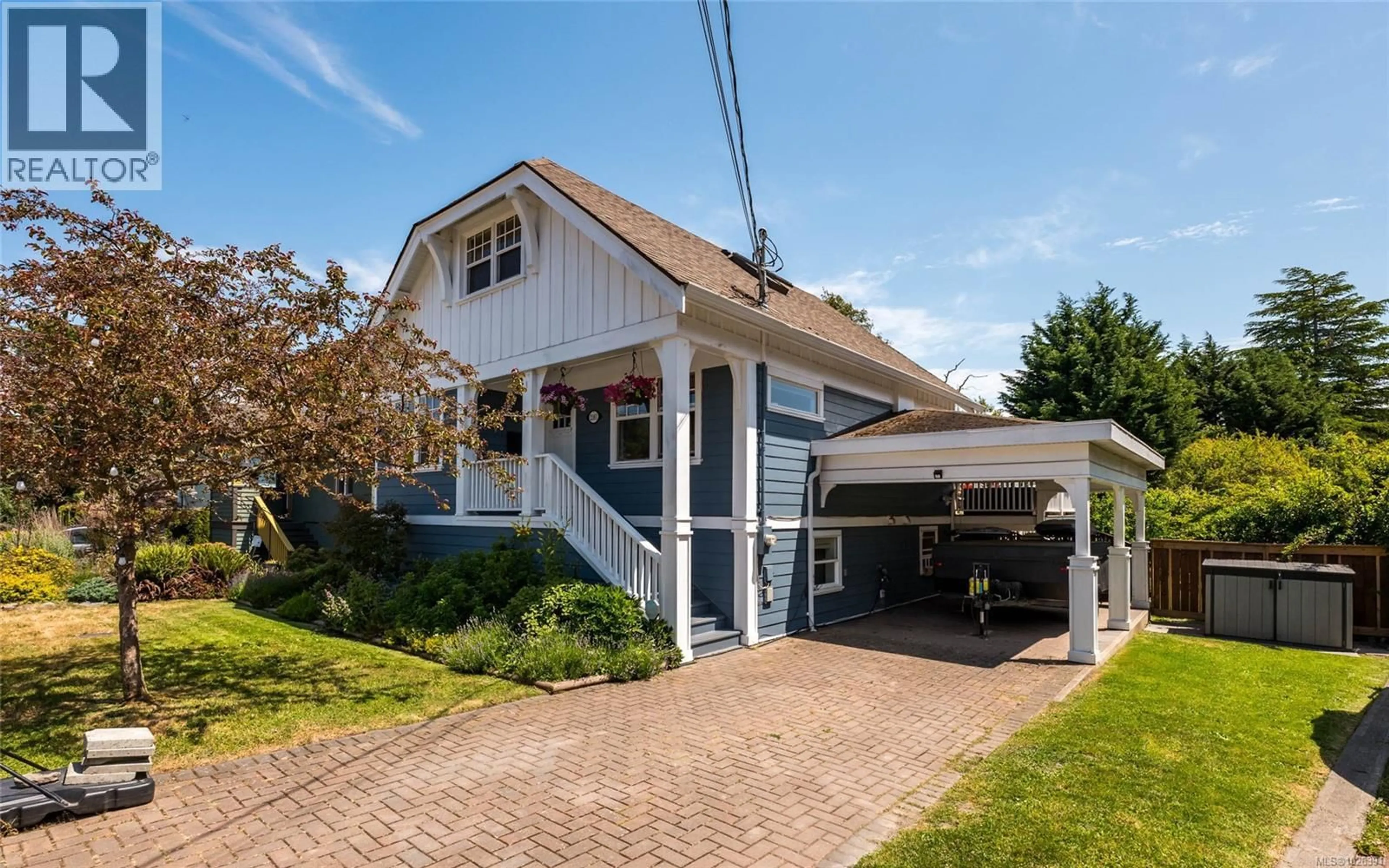 Home with vinyl exterior material, street for 2161 FAIR STREET, Oak Bay British Columbia V8R2G9