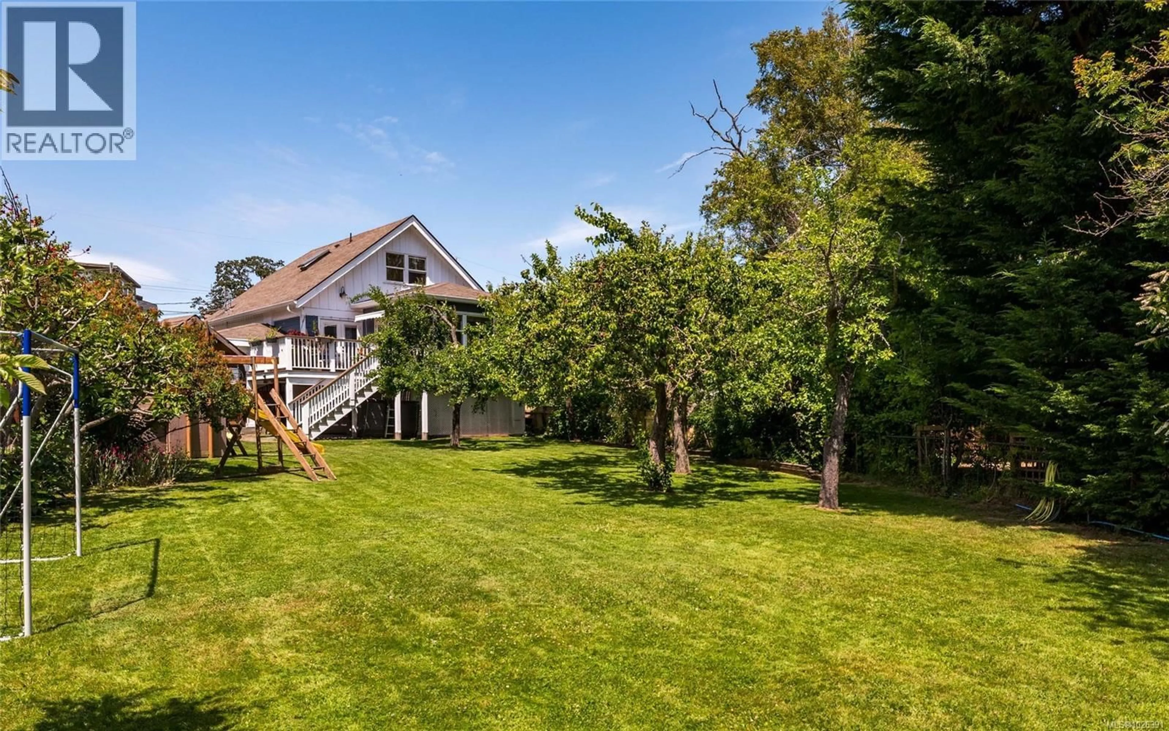 A pic from outside/outdoor area/front of a property/back of a property/a pic from drone, water/lake/river/ocean view for 2161 FAIR STREET, Oak Bay British Columbia V8R2G9