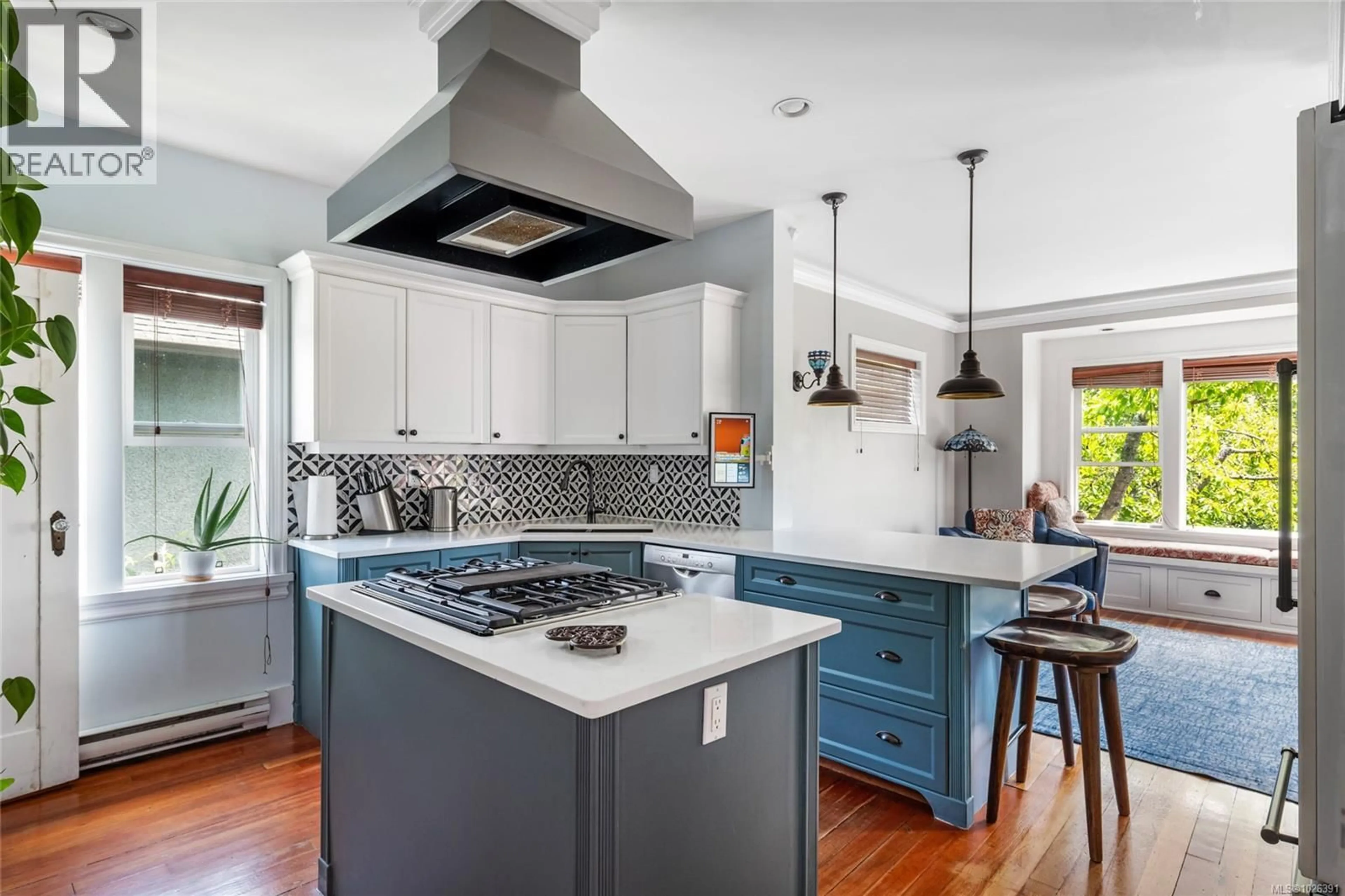 Contemporary kitchen, unknown for 2161 FAIR STREET, Oak Bay British Columbia V8R2G9