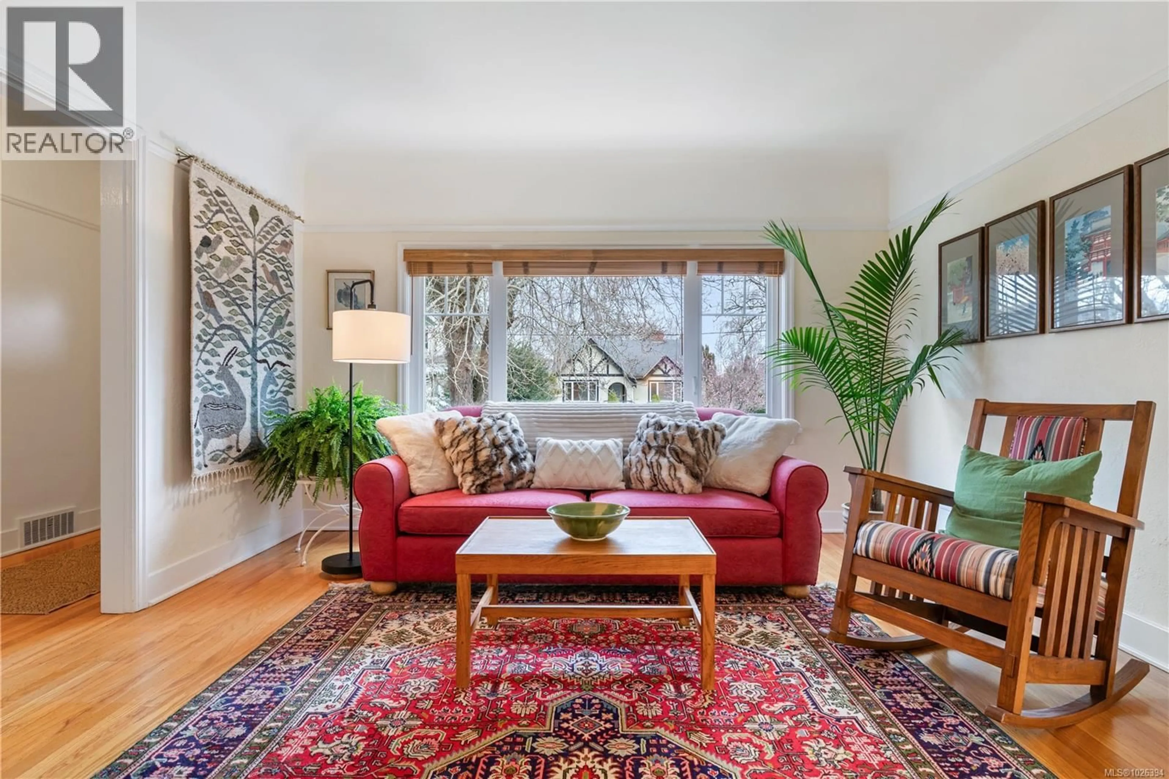 Living room with furniture, unknown for 1020 FALKLAND ROAD, Oak Bay British Columbia V8S4M2