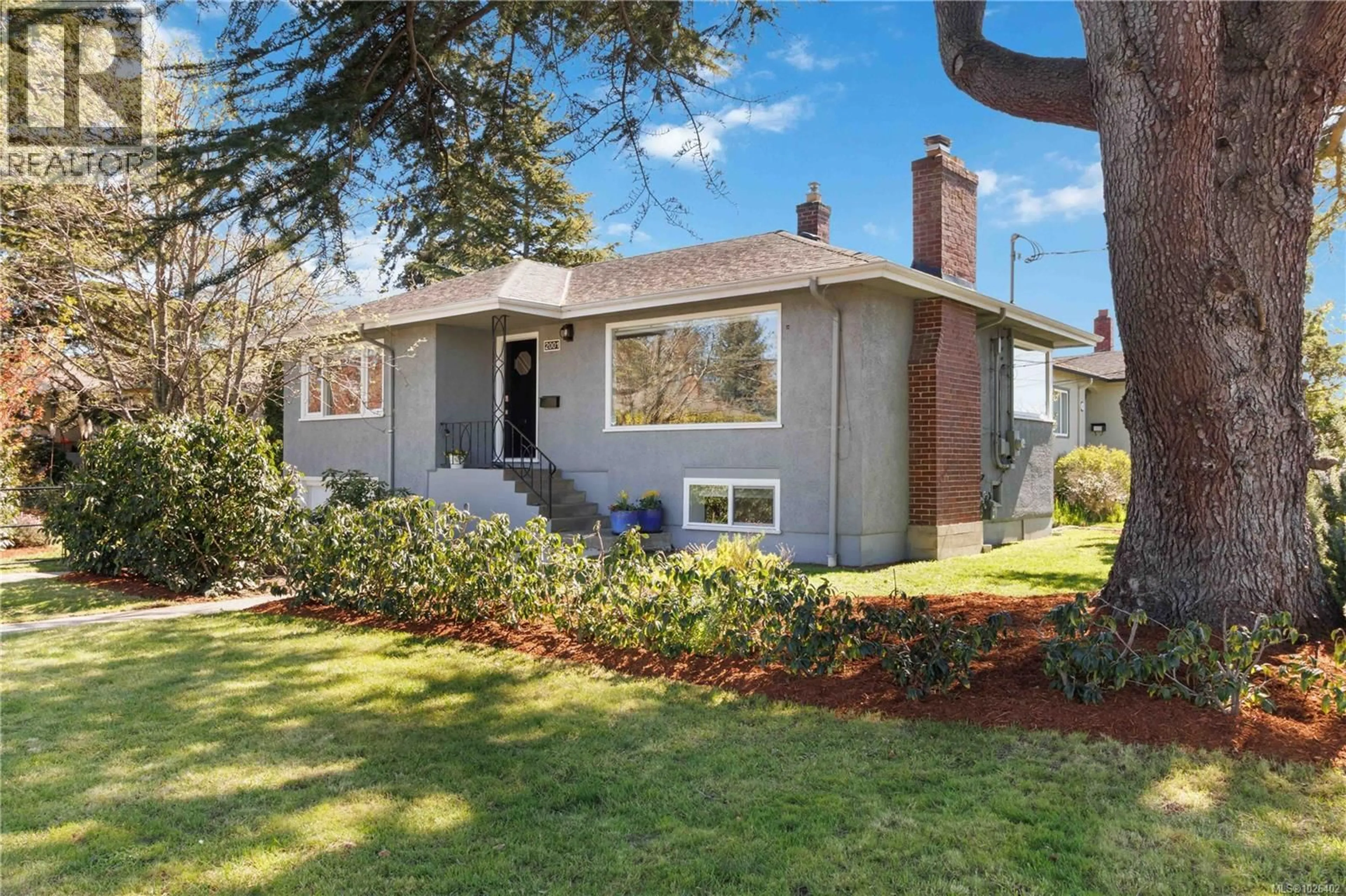 Home with brick exterior material, street for 2001 CARRICK STREET, Oak Bay British Columbia V8R2M5