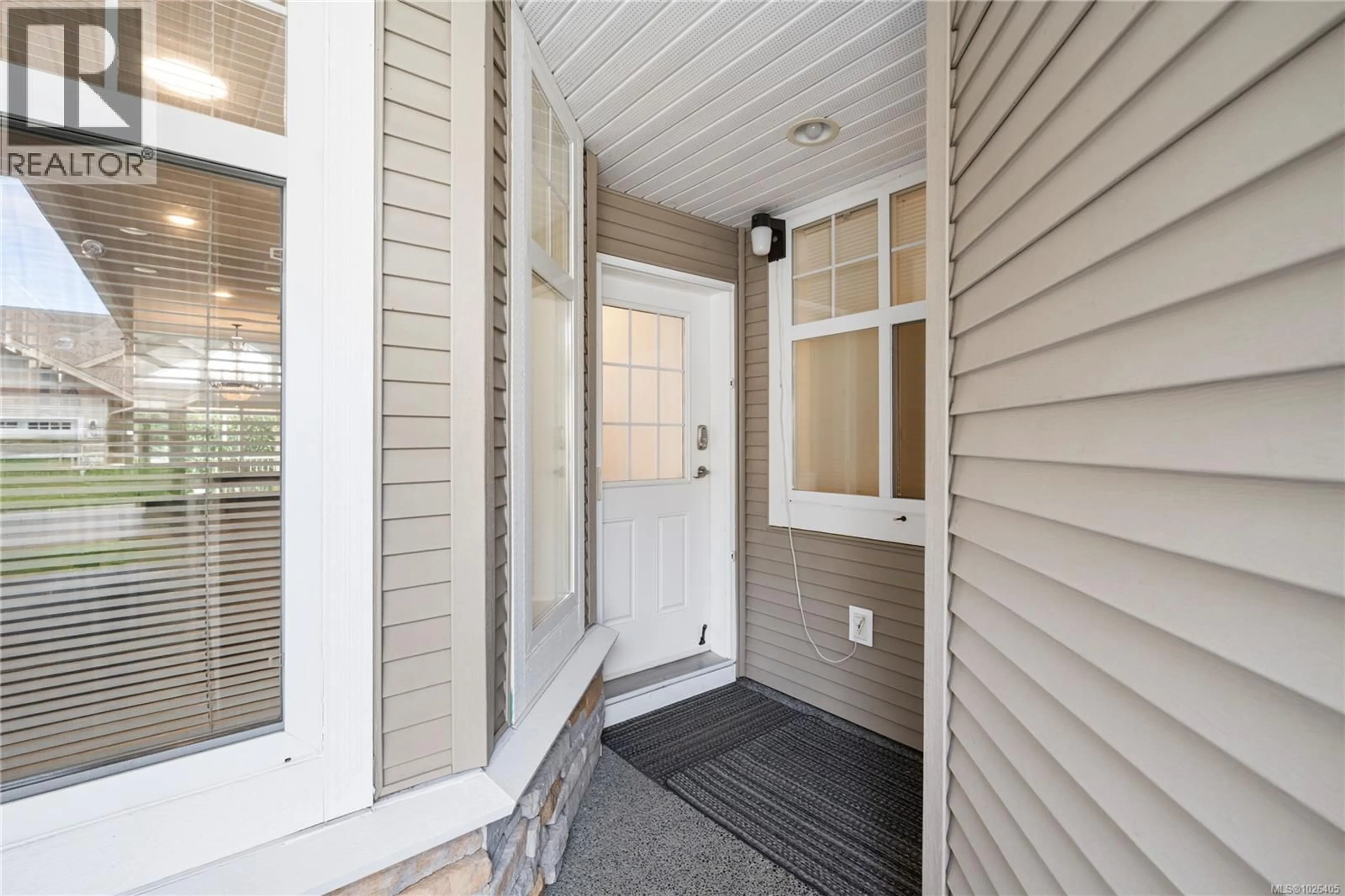 Indoor entryway for 13 - 631 BLENKIN AVENUE, Parksville British Columbia V9P2Z4