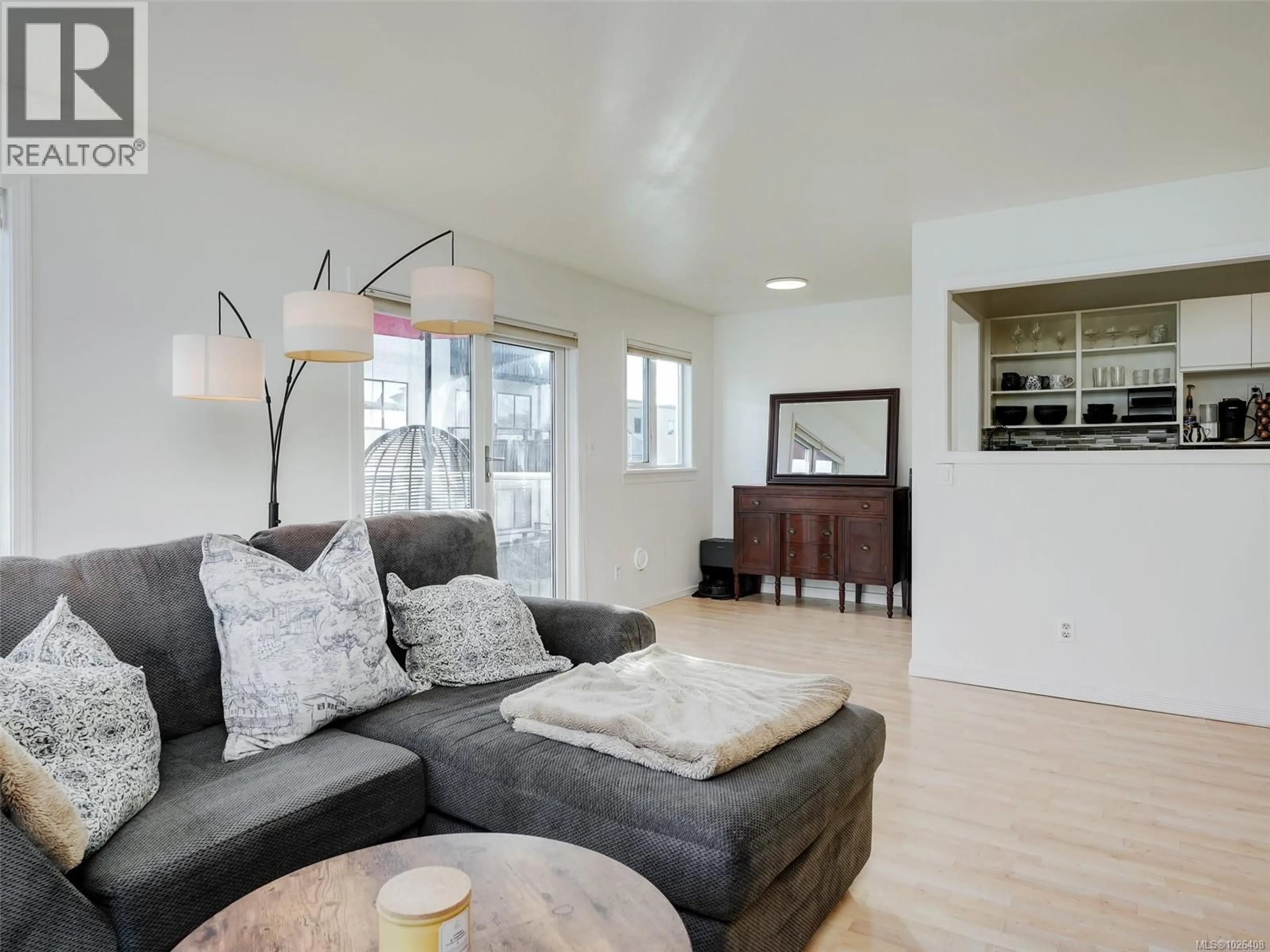 Living room with furniture, unknown for 403 - 2647 GRAHAM STREET, Victoria British Columbia V8T3Y8