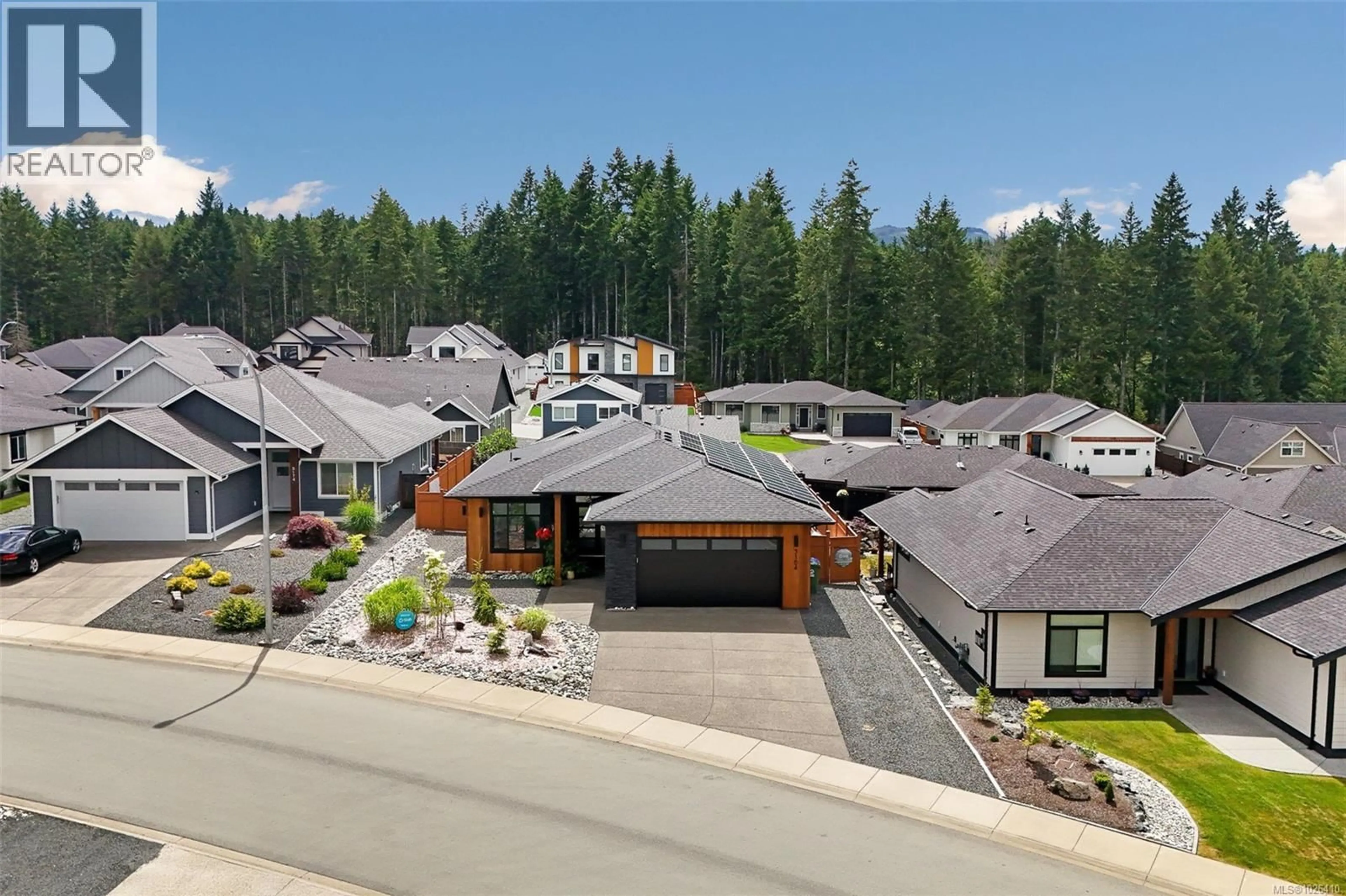 A pic from outside/outdoor area/front of a property/back of a property/a pic from drone, mountain view for 3184 FERNWOOD LANE, Port Alberni British Columbia V9Y0C4
