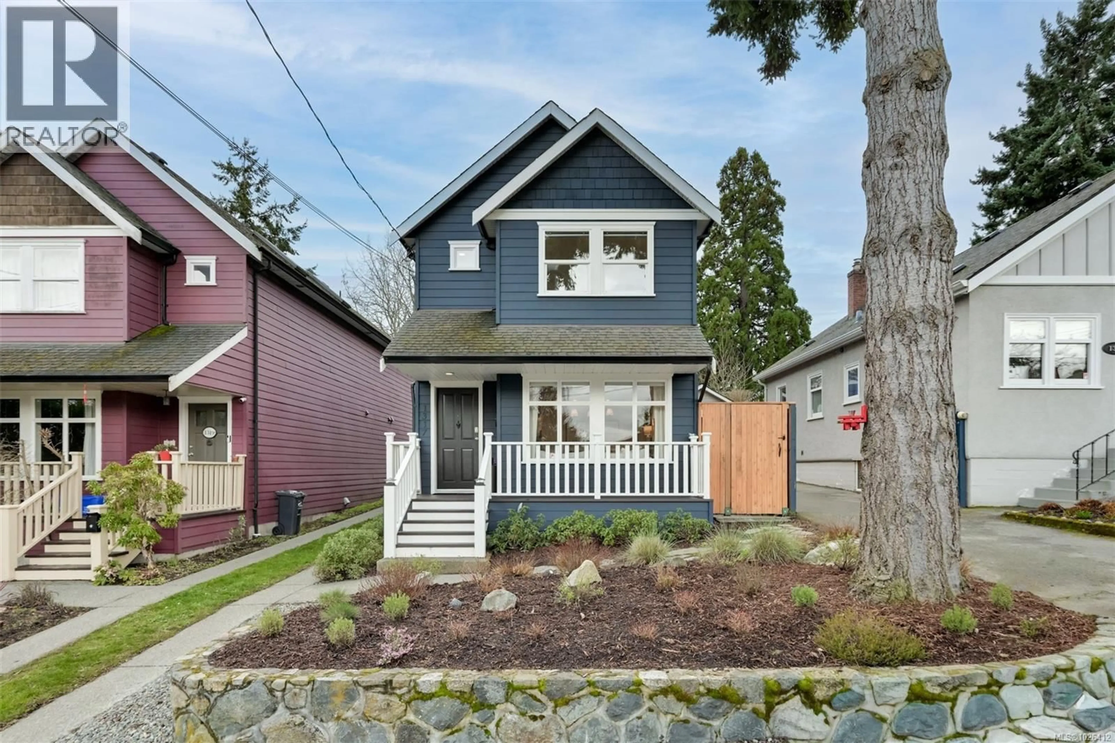 Home with vinyl exterior material, street for 1317 BALMORAL ROAD, Victoria British Columbia V8R1L6