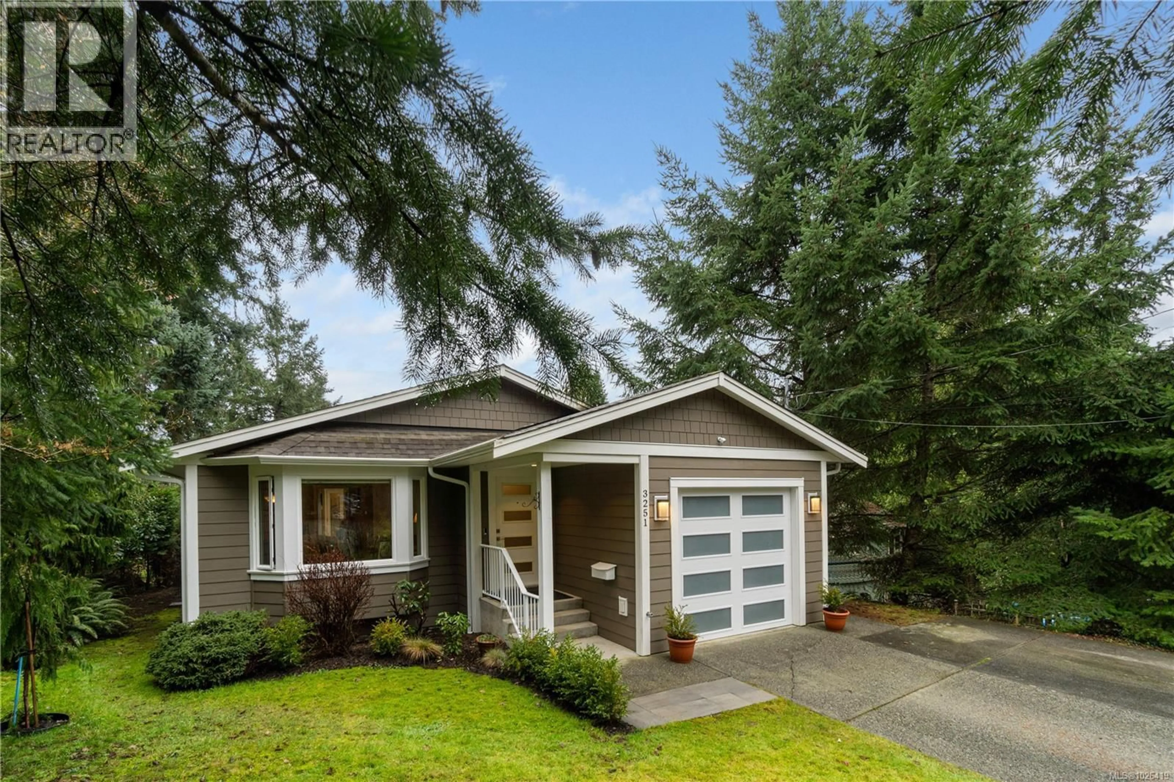 Home with vinyl exterior material, street for 3251 POPPLETON ROAD, Nanaimo British Columbia V9T4T4
