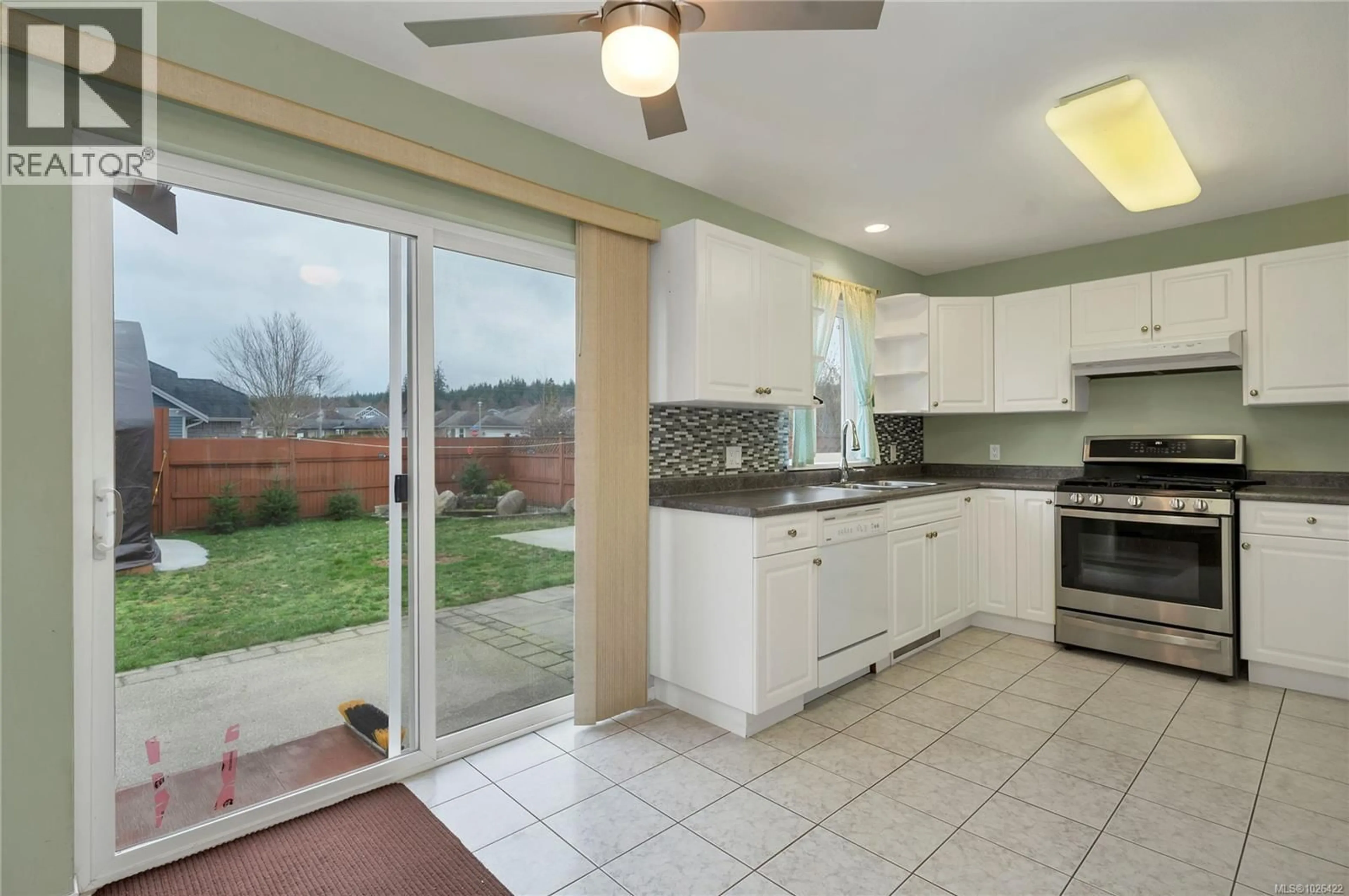 Open concept kitchen, ceramic/tile floor for 185 COLORADO DRIVE, Campbell River British Columbia V9H1N2