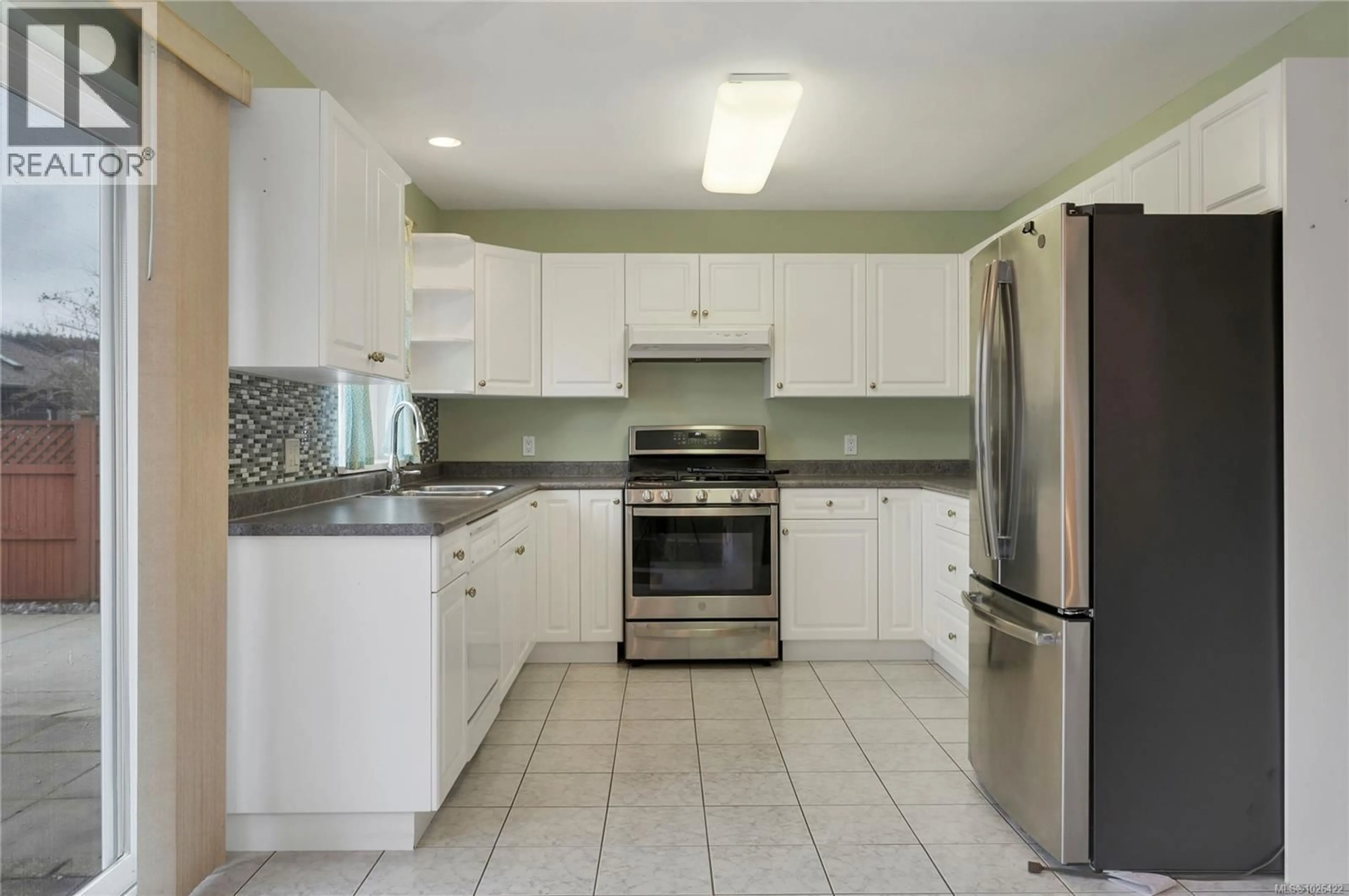 Standard kitchen, ceramic/tile floor for 185 COLORADO DRIVE, Campbell River British Columbia V9H1N2
