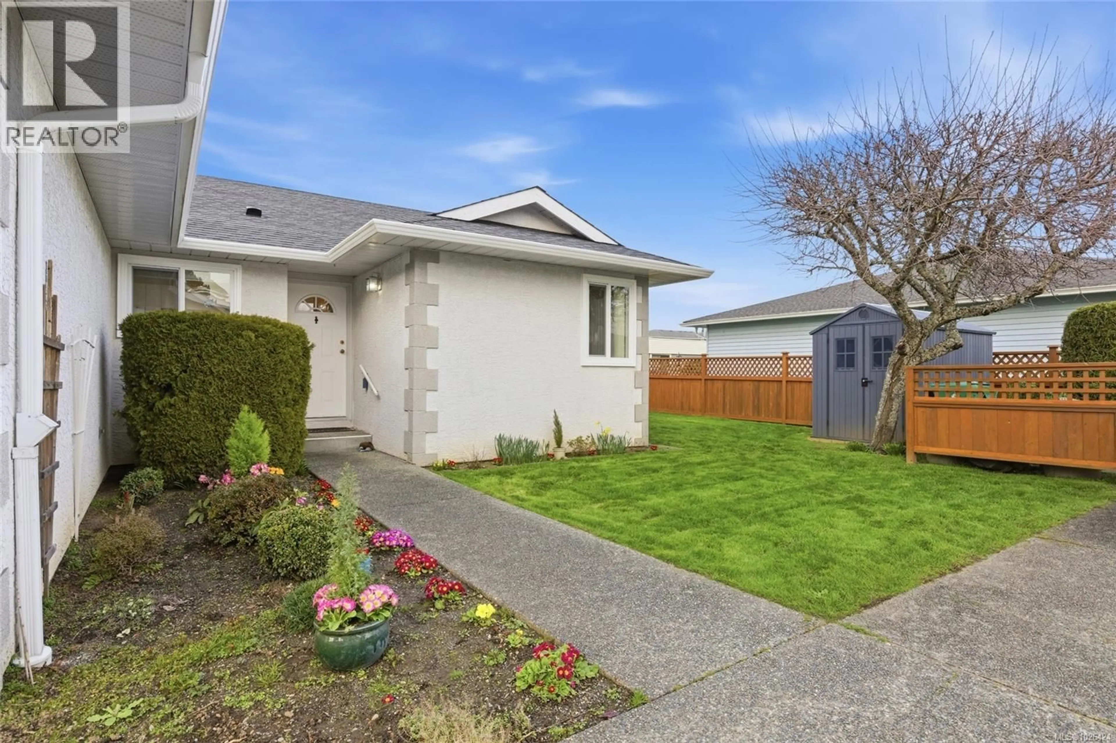 Home with vinyl exterior material, street for 11 - 10055 FIFTH STREET, Sidney British Columbia V8L2X8