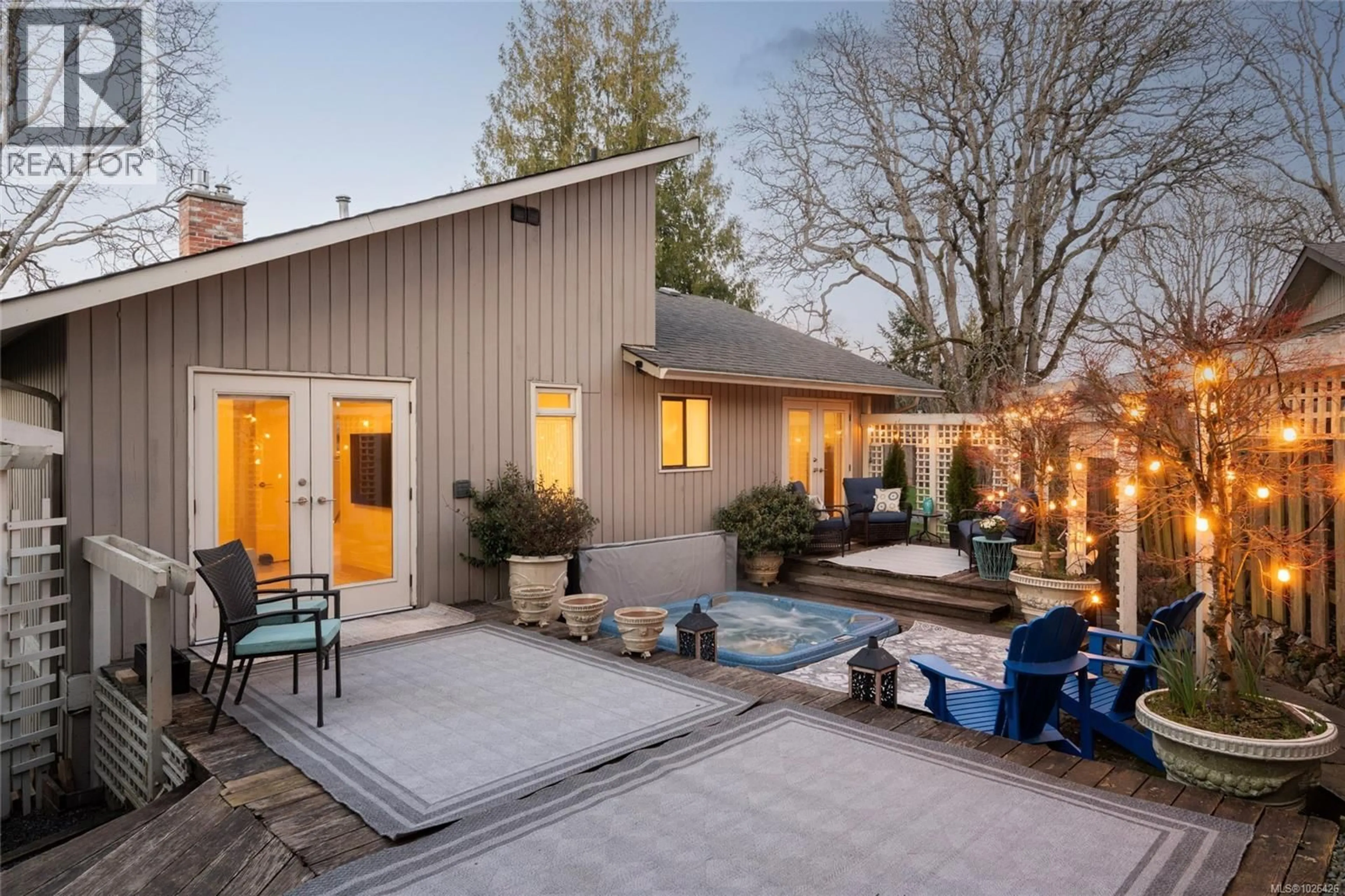 Patio, street for 1662 BARKSDALE DRIVE, Saanich British Columbia V8N4Z8