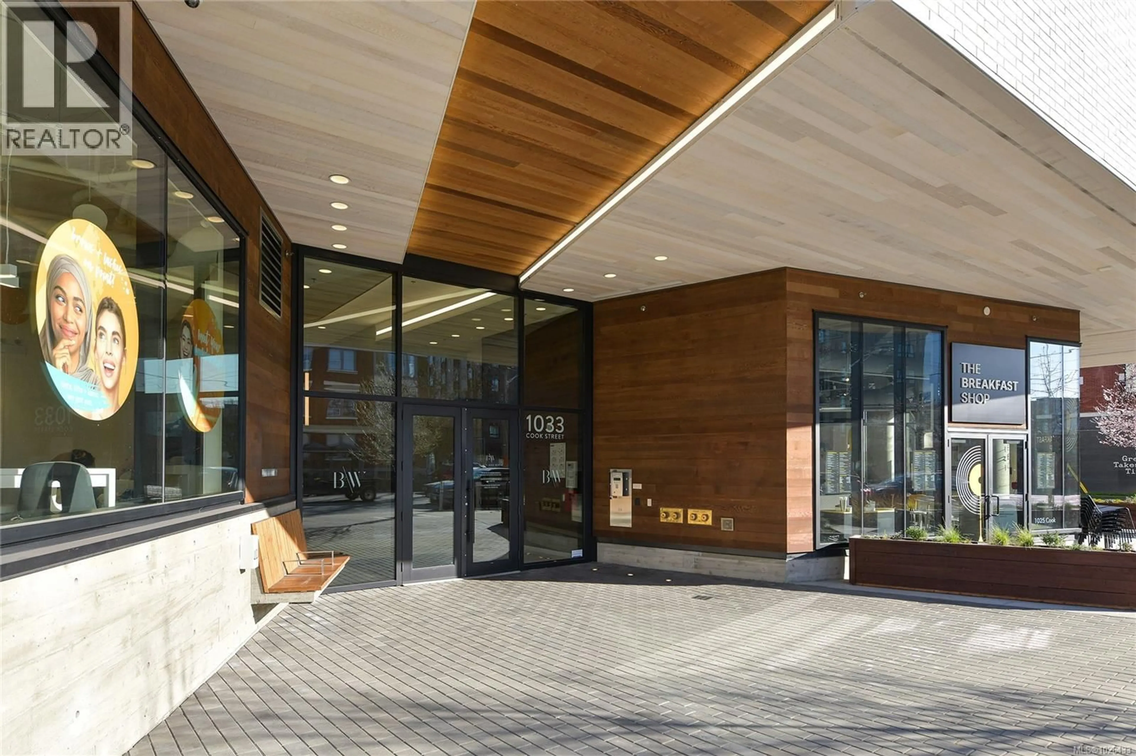 Indoor foyer for 211 - 1033 COOK STREET, Victoria British Columbia V8V0E1