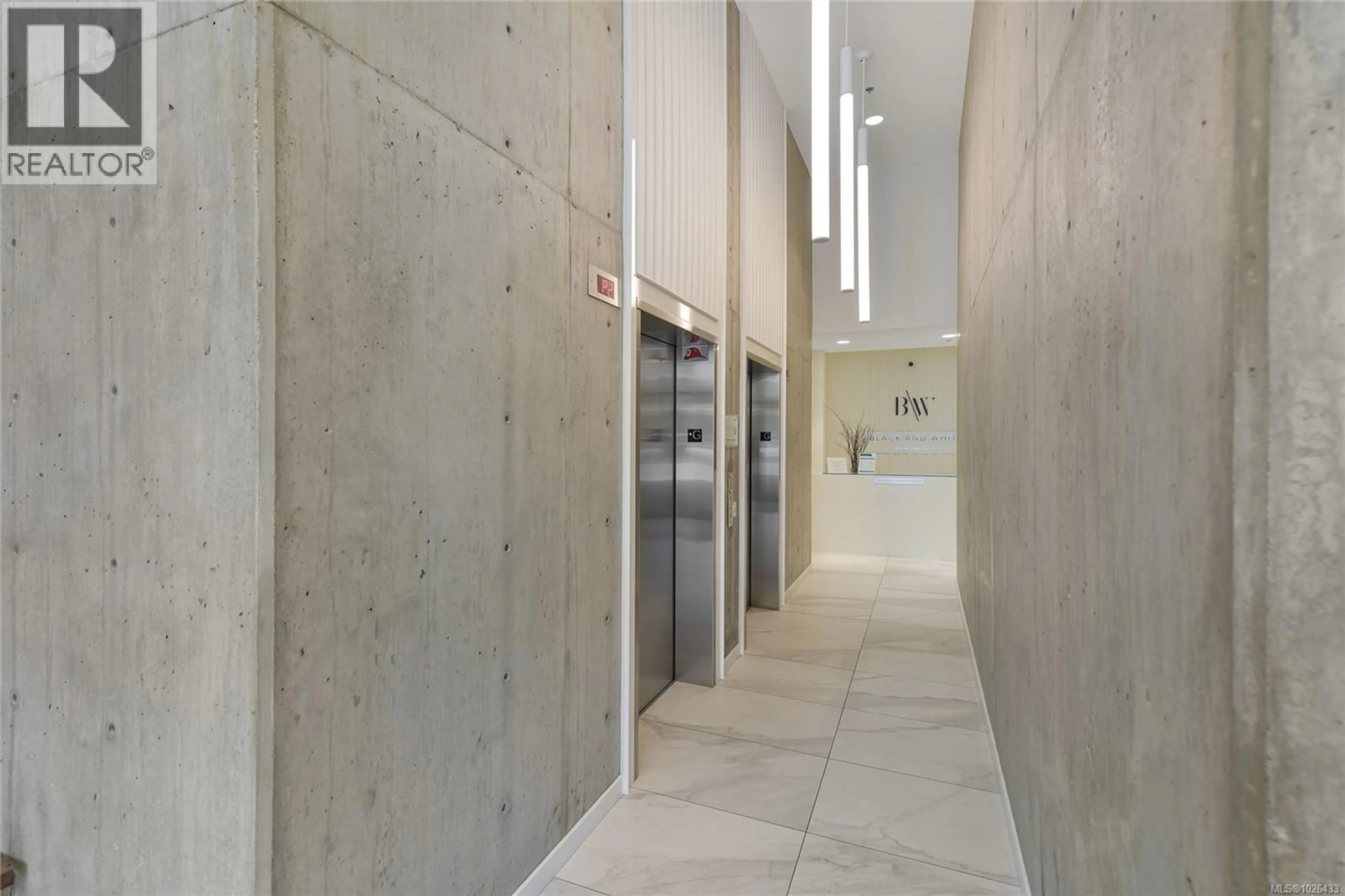 Indoor foyer for 211 - 1033 COOK STREET, Victoria British Columbia V8V0E1