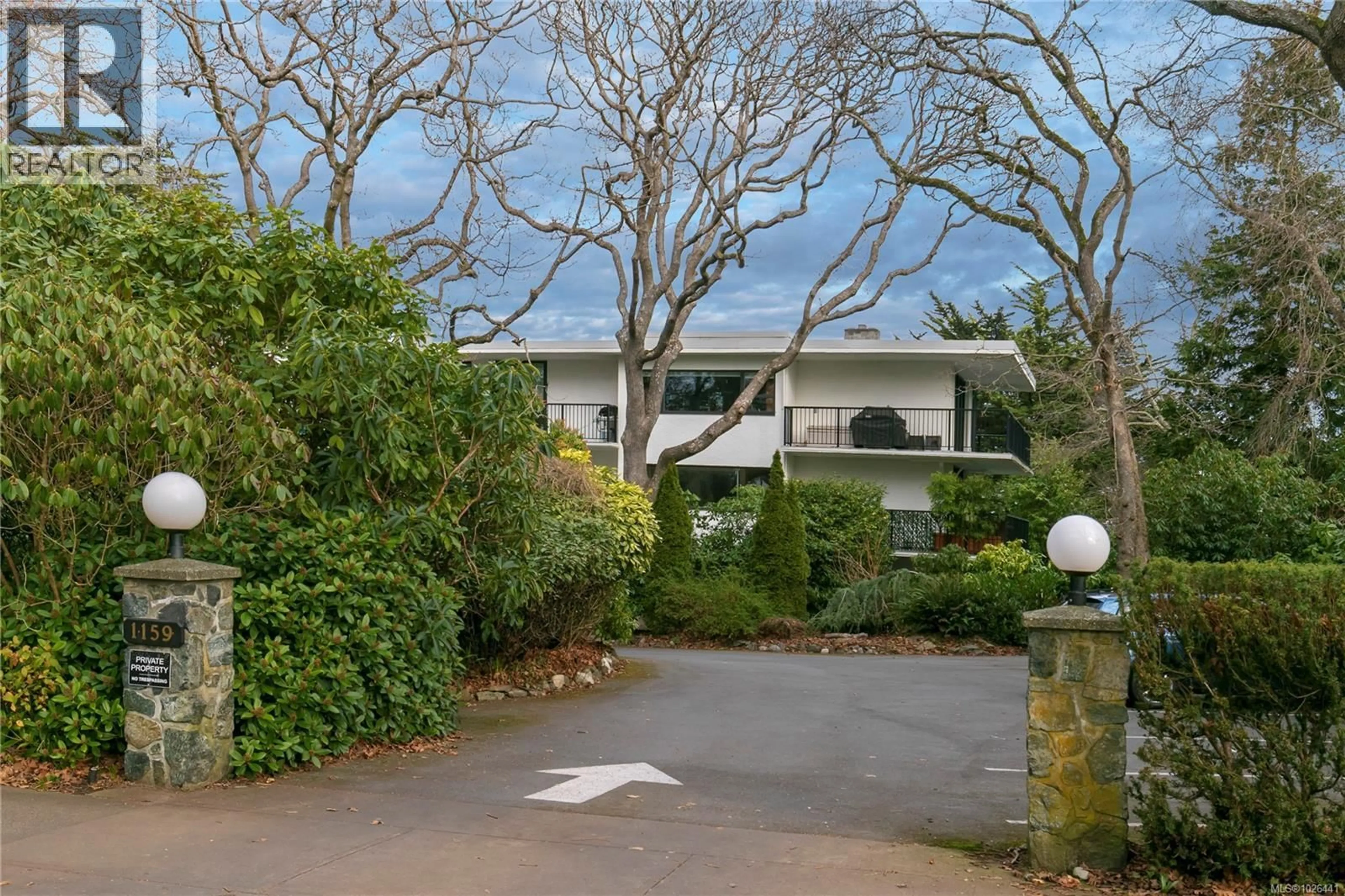 A pic from outside/outdoor area/front of a property/back of a property/a pic from drone, street for 402 - 1159 BEACH DRIVE, Oak Bay British Columbia V8S2N2