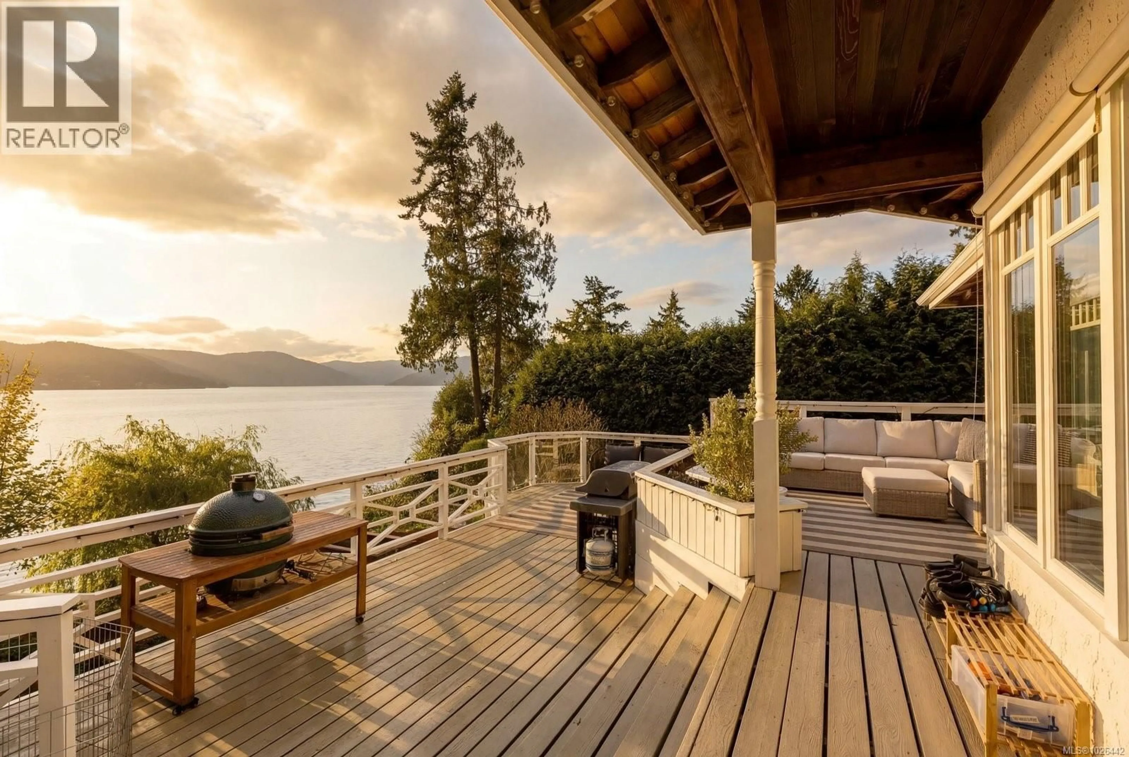 Patio, water/lake/river/ocean view for 643 SENANUS DRIVE, Central Saanich British Columbia V8M1S6