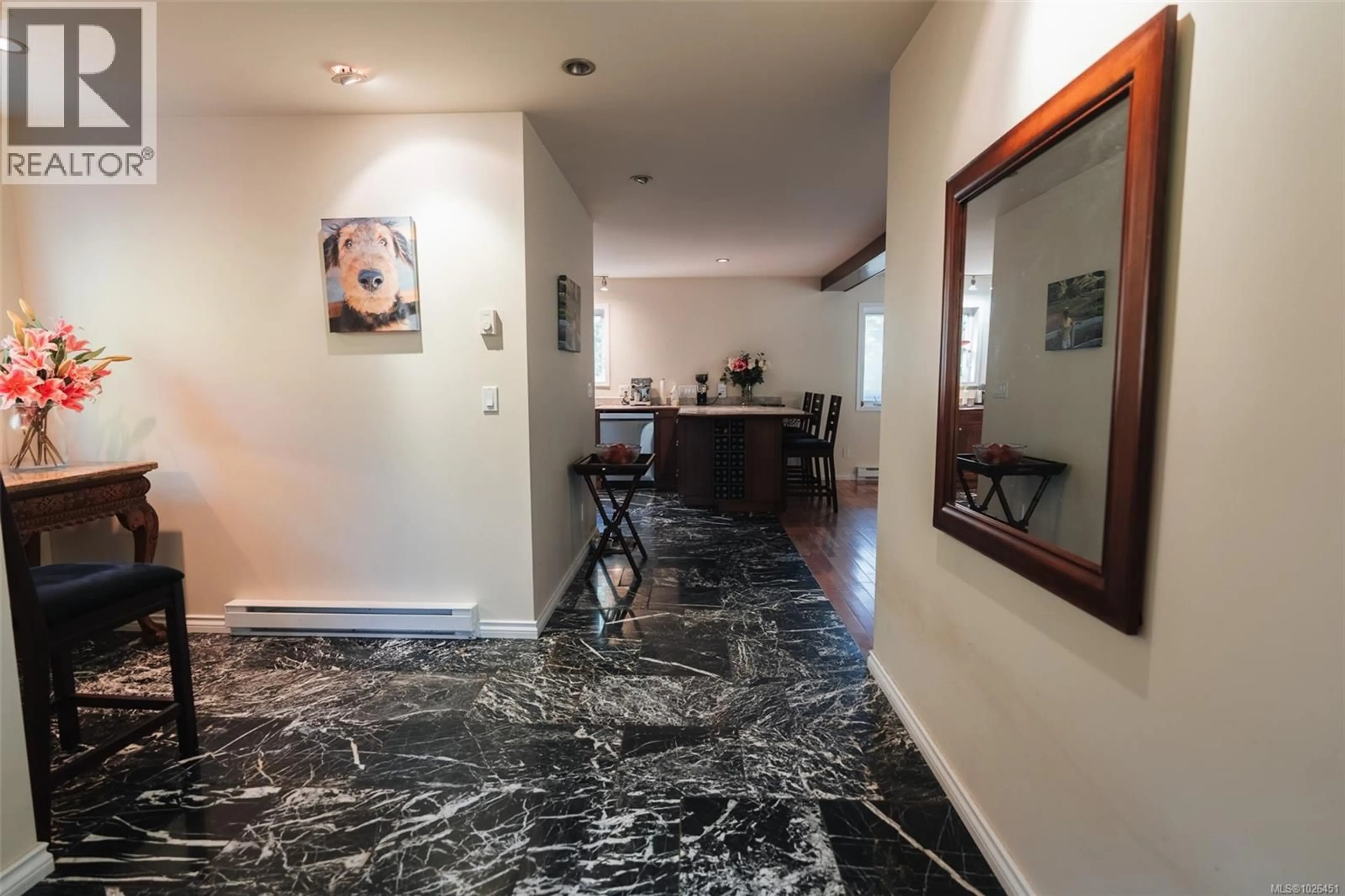 Indoor foyer for 314 REEF POINT ROAD, Ucluelet British Columbia V0R3A0